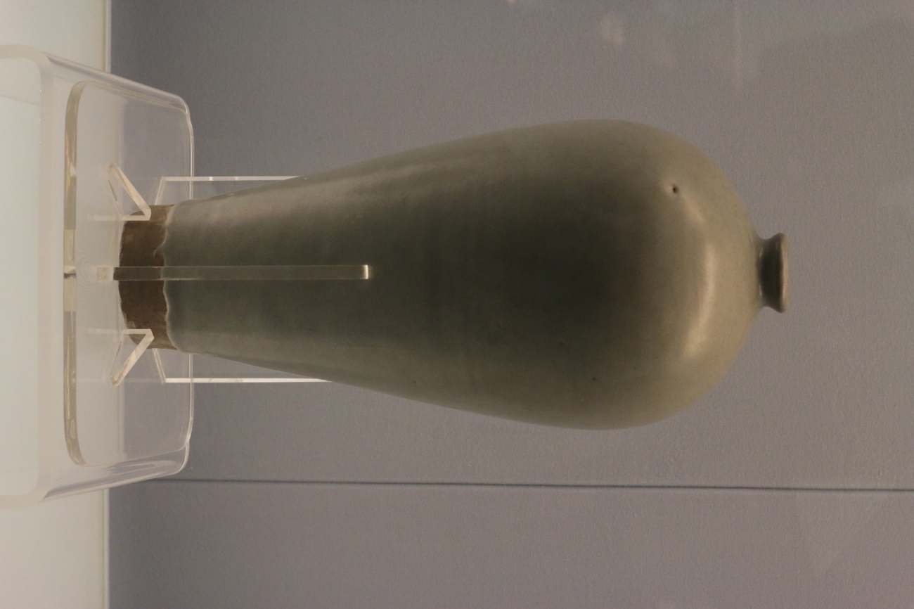 Cultural Relic，Porcelain，bronzeware，Blue and White Porcelain of Yuan Dynasty，blue and white porcelain，auspicious clouds，feastful，Chinese style，Chinese elements，pulm vase，