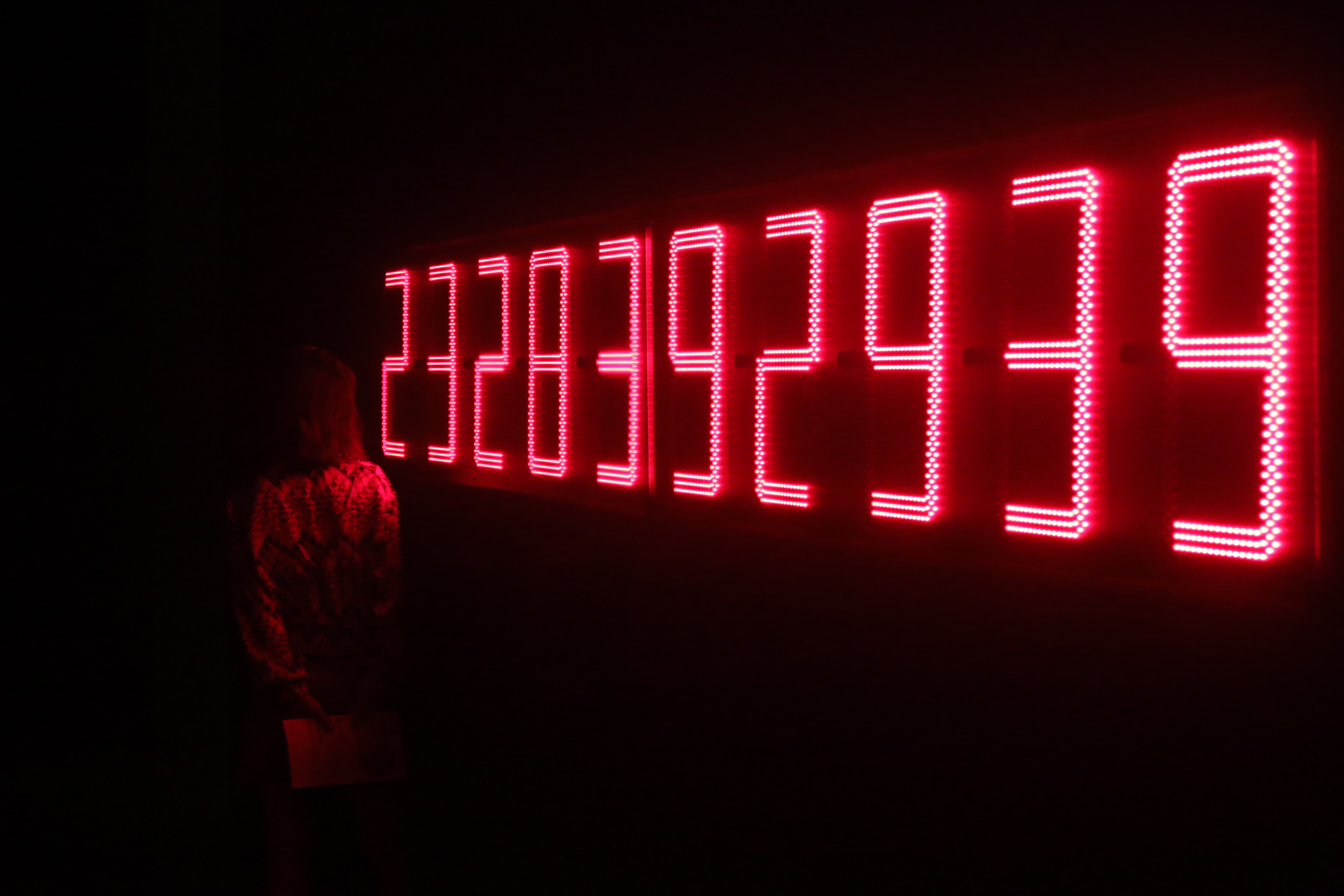 Art，Abstract art，Modernism，Contemporary Art，Marc Newson ，Jet aircraft，vase，flower，Porcelain，originality，Brain hole，Sculpture，Realistic，