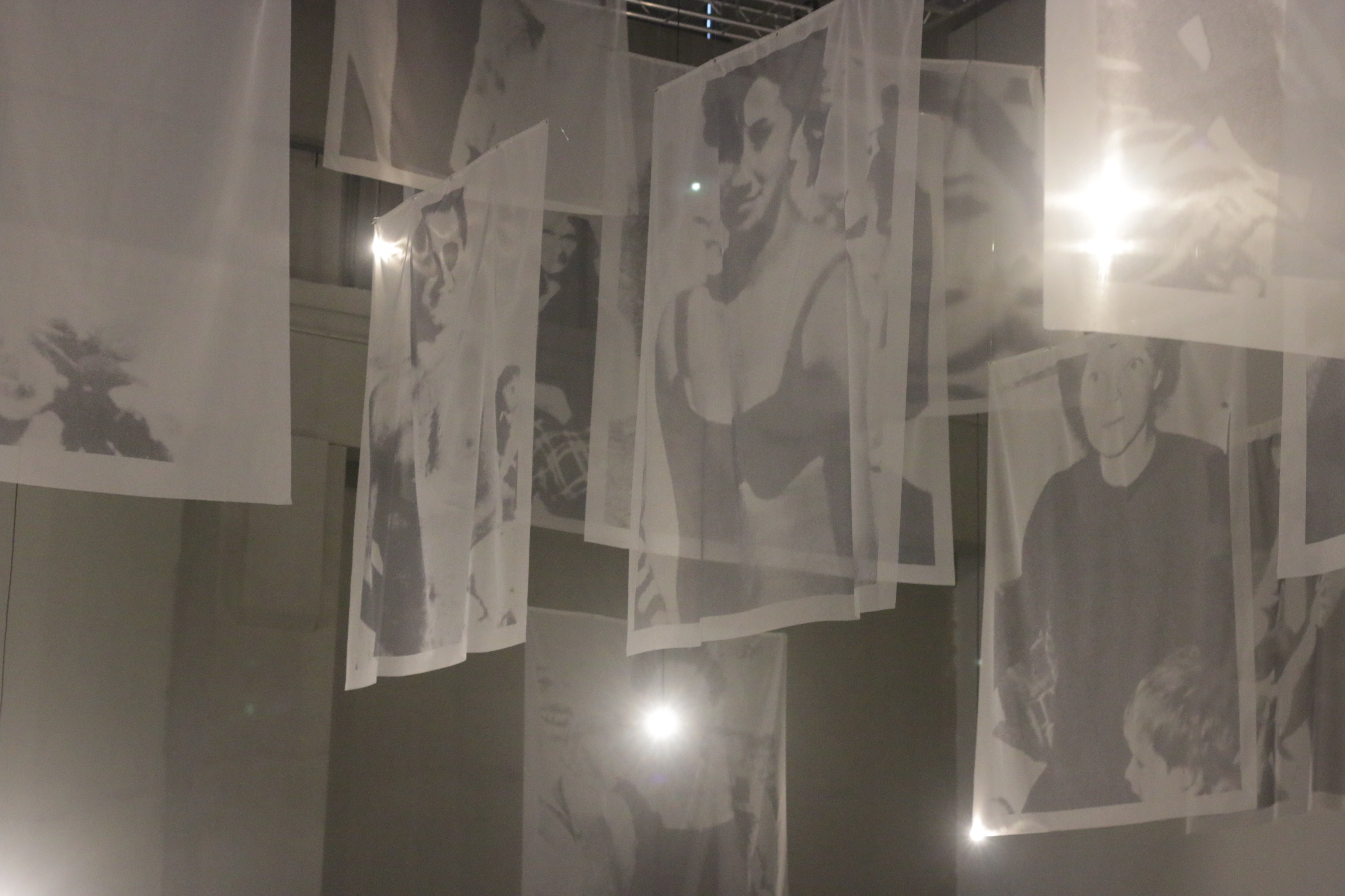 Art，Abstract art，Modernism，Contemporary Art，Marc Newson ，Jet aircraft，vase，flower，Porcelain，originality，Brain hole，Sculpture，Realistic，