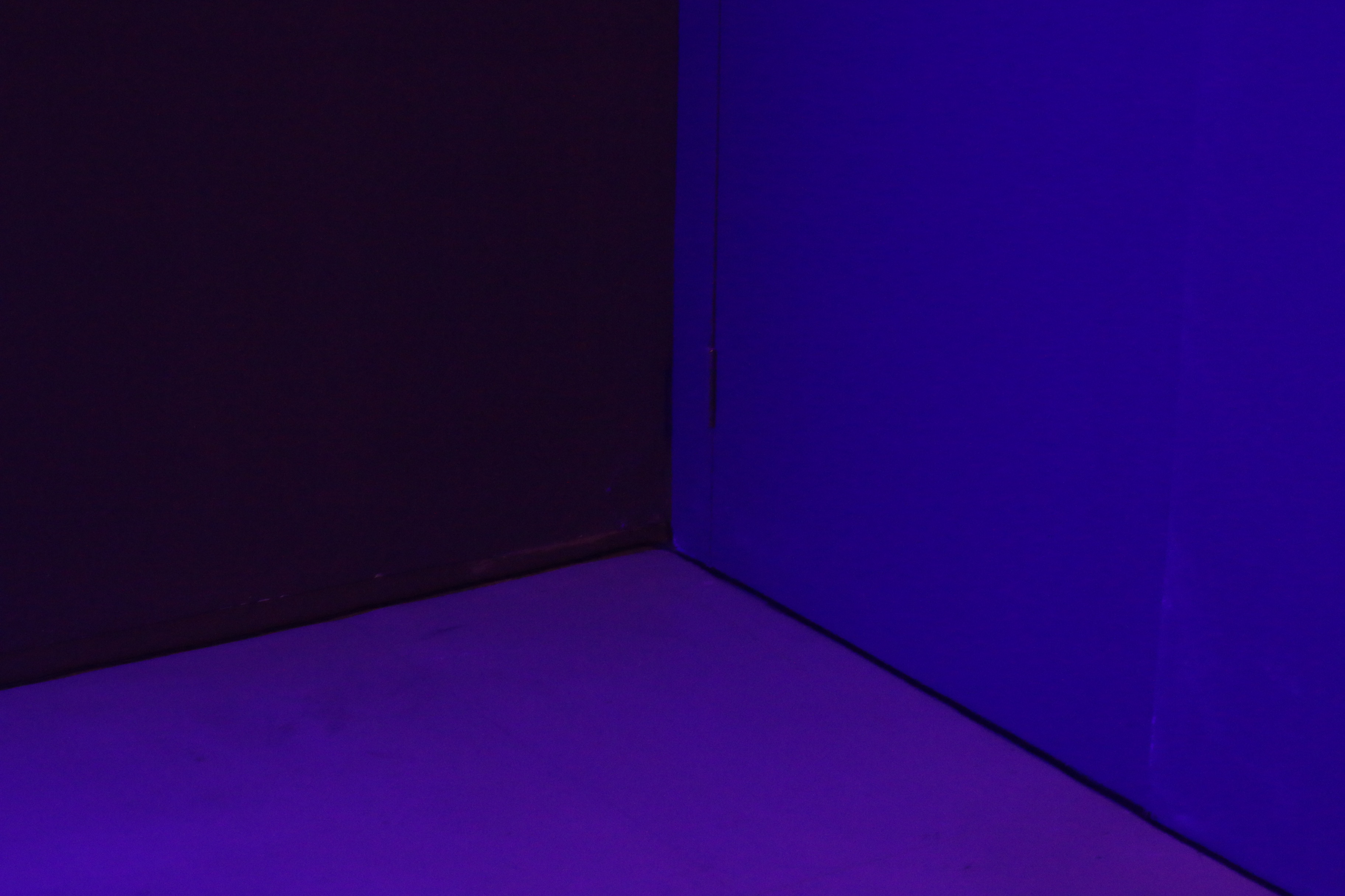 Art，Abstract art，Modernism，Contemporary Art，Marc Newson ，Jet aircraft，vase，flower，Porcelain，originality，Brain hole，Sculpture，Realistic，