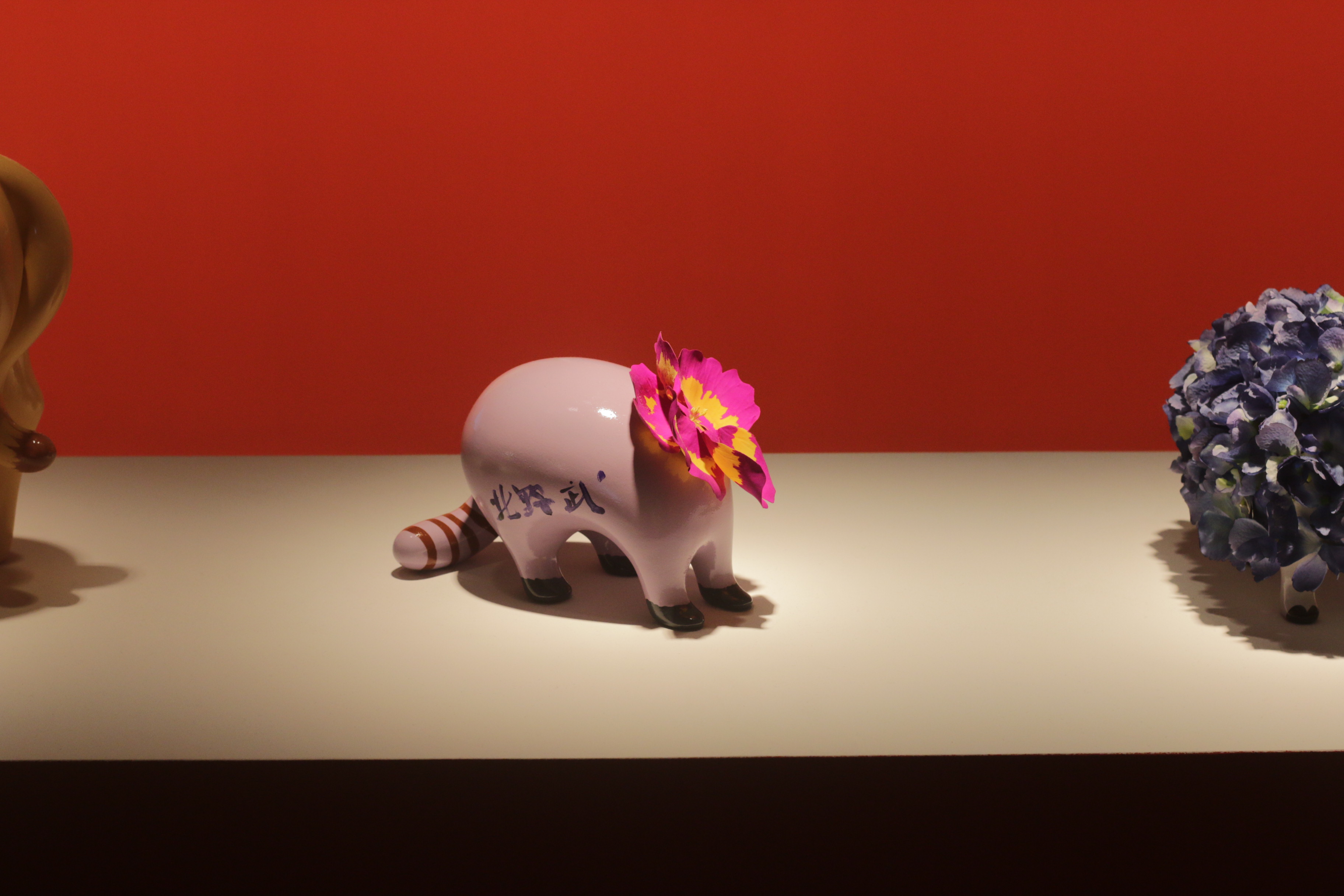 Art，Abstract art，Modernism，Contemporary Art，Marc Newson ，Jet aircraft，vase，flower，Porcelain，originality，Brain hole，Sculpture，Realistic，