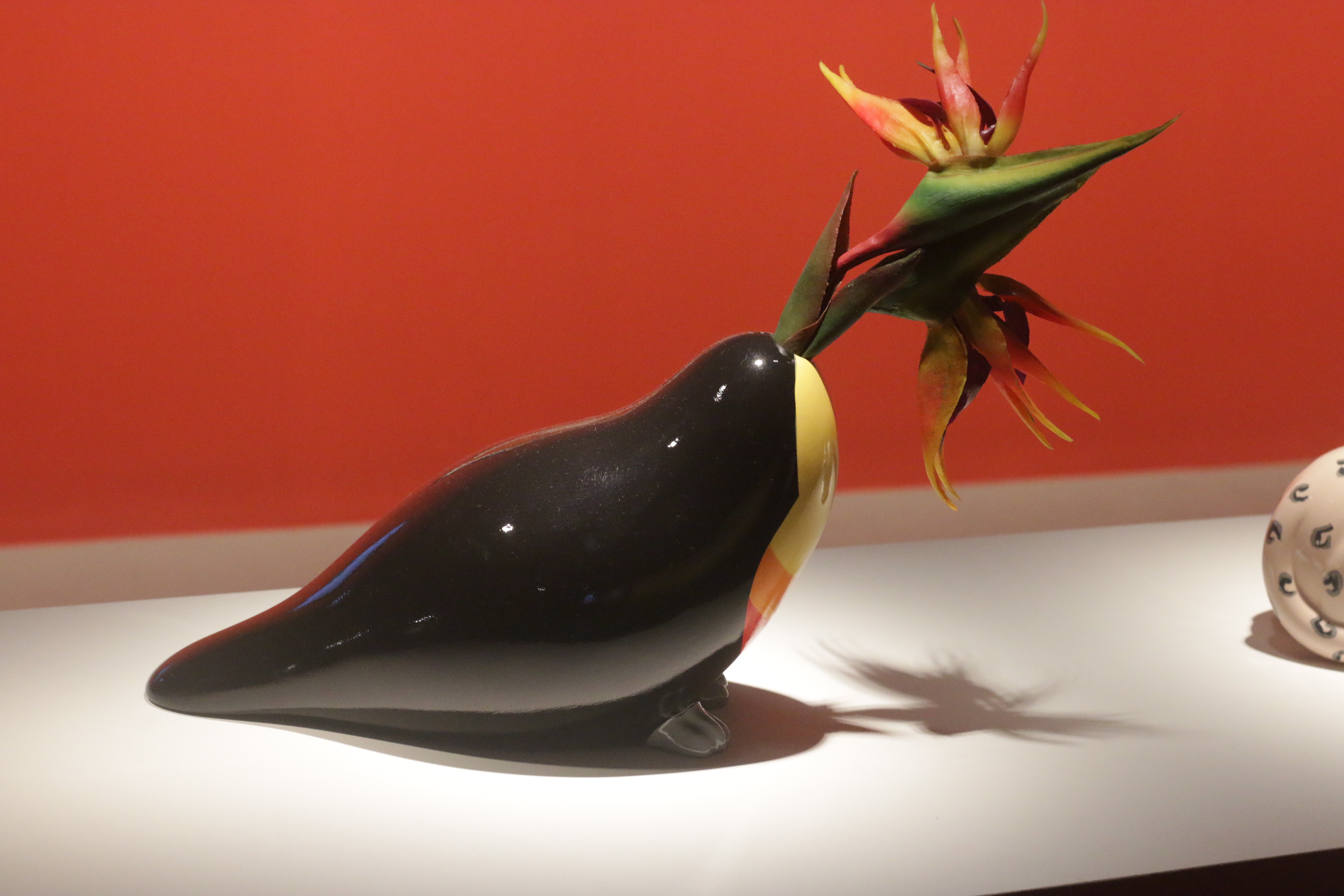 Art，Abstract art，Modernism，Contemporary Art，Marc Newson ，Jet aircraft，vase，flower，Porcelain，originality，Brain hole，Sculpture，Realistic，