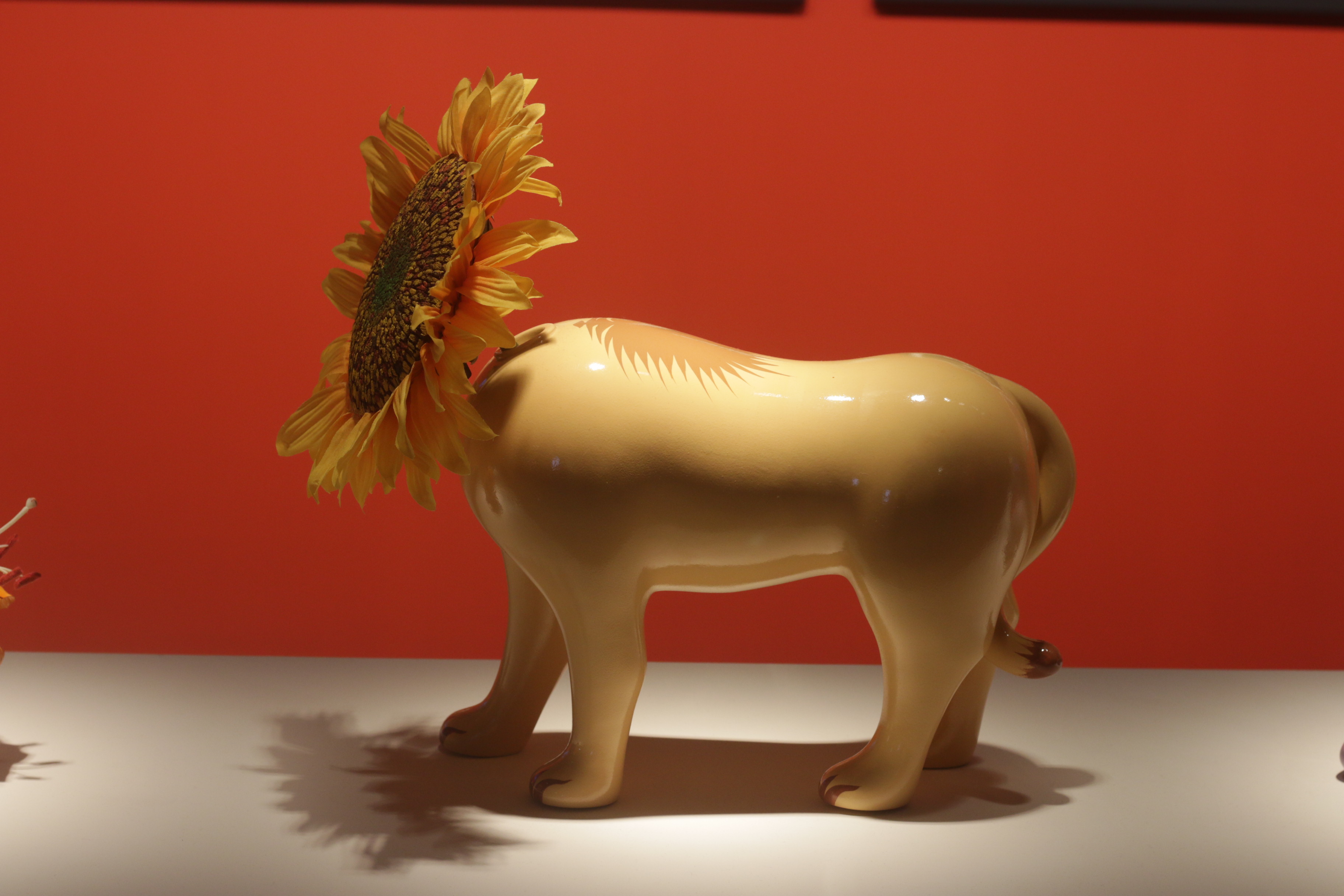 Art，Abstract art，Modernism，Contemporary Art，Marc Newson ，Jet aircraft，vase，flower，Porcelain，originality，Brain hole，Sculpture，Realistic，