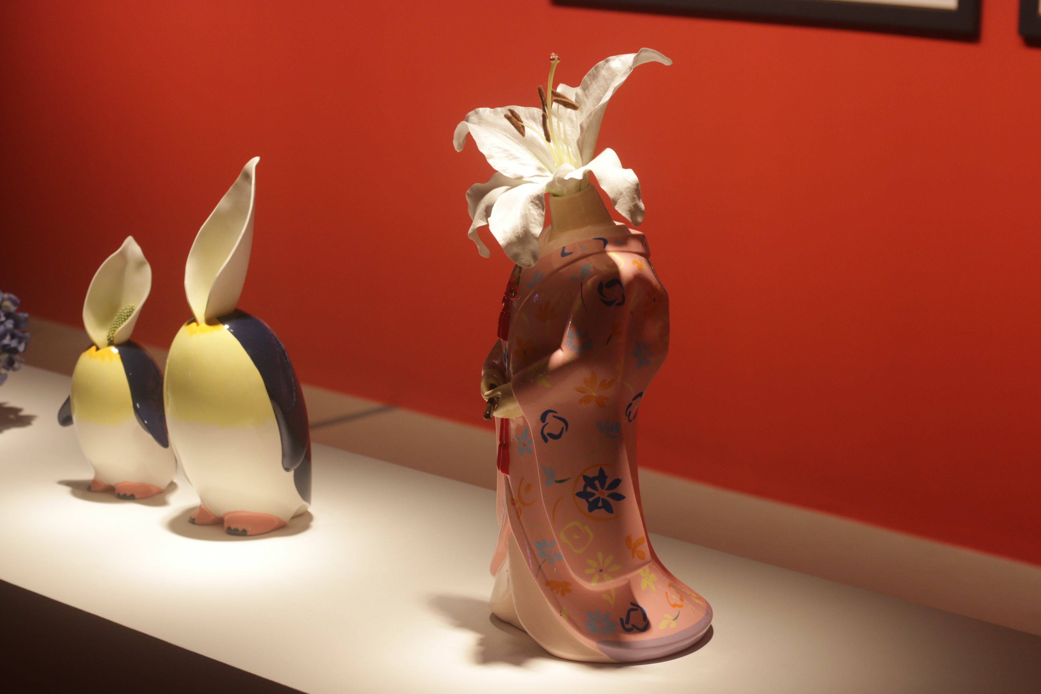 Art，Abstract art，Modernism，Contemporary Art，Marc Newson ，Jet aircraft，vase，flower，Porcelain，originality，Brain hole，Sculpture，Realistic，