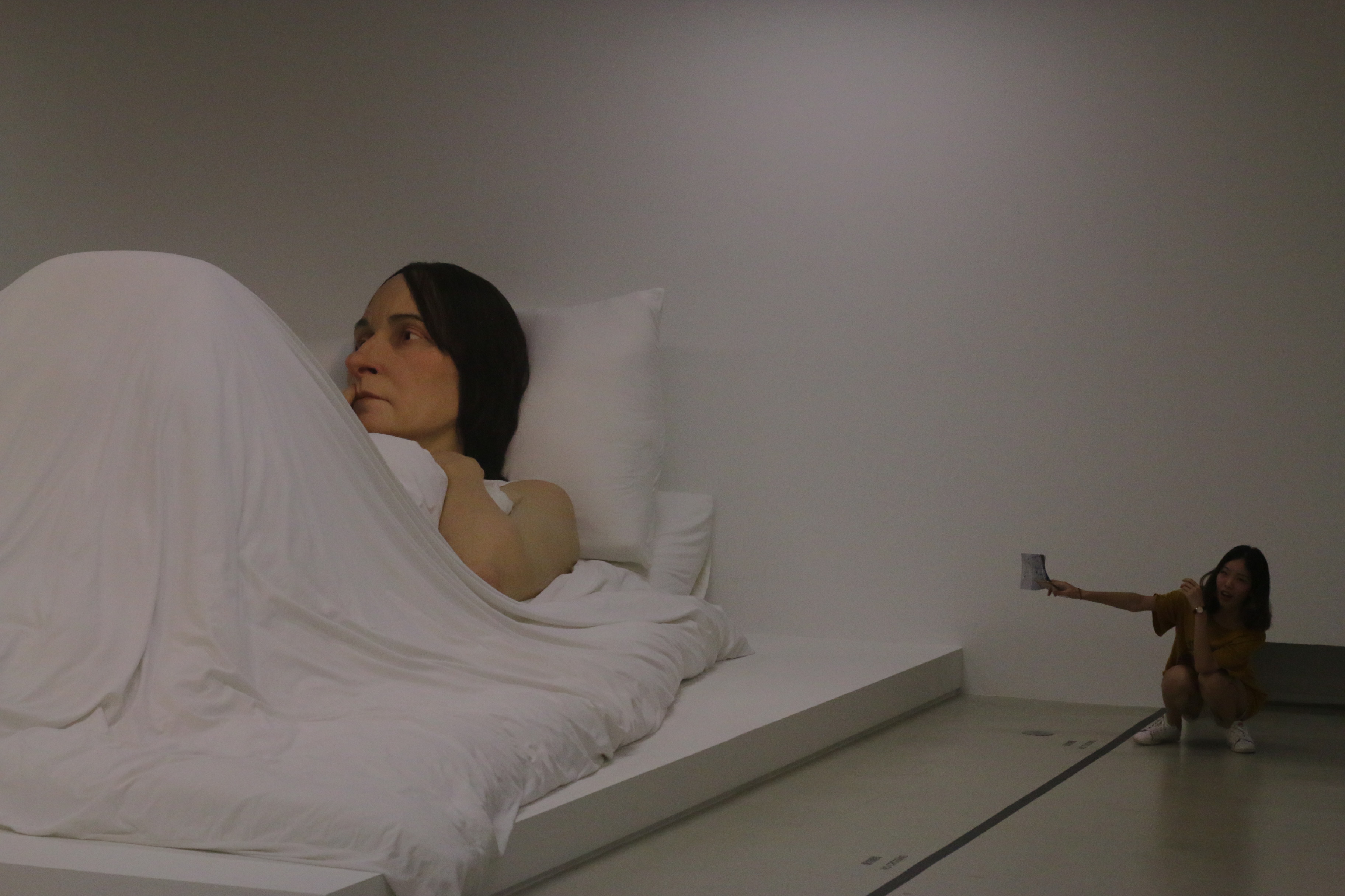 Art，Abstract art，Modernism，Contemporary Art，Marc Newson ，Jet aircraft，vase，flower，Porcelain，originality，Brain hole，Sculpture，Realistic，