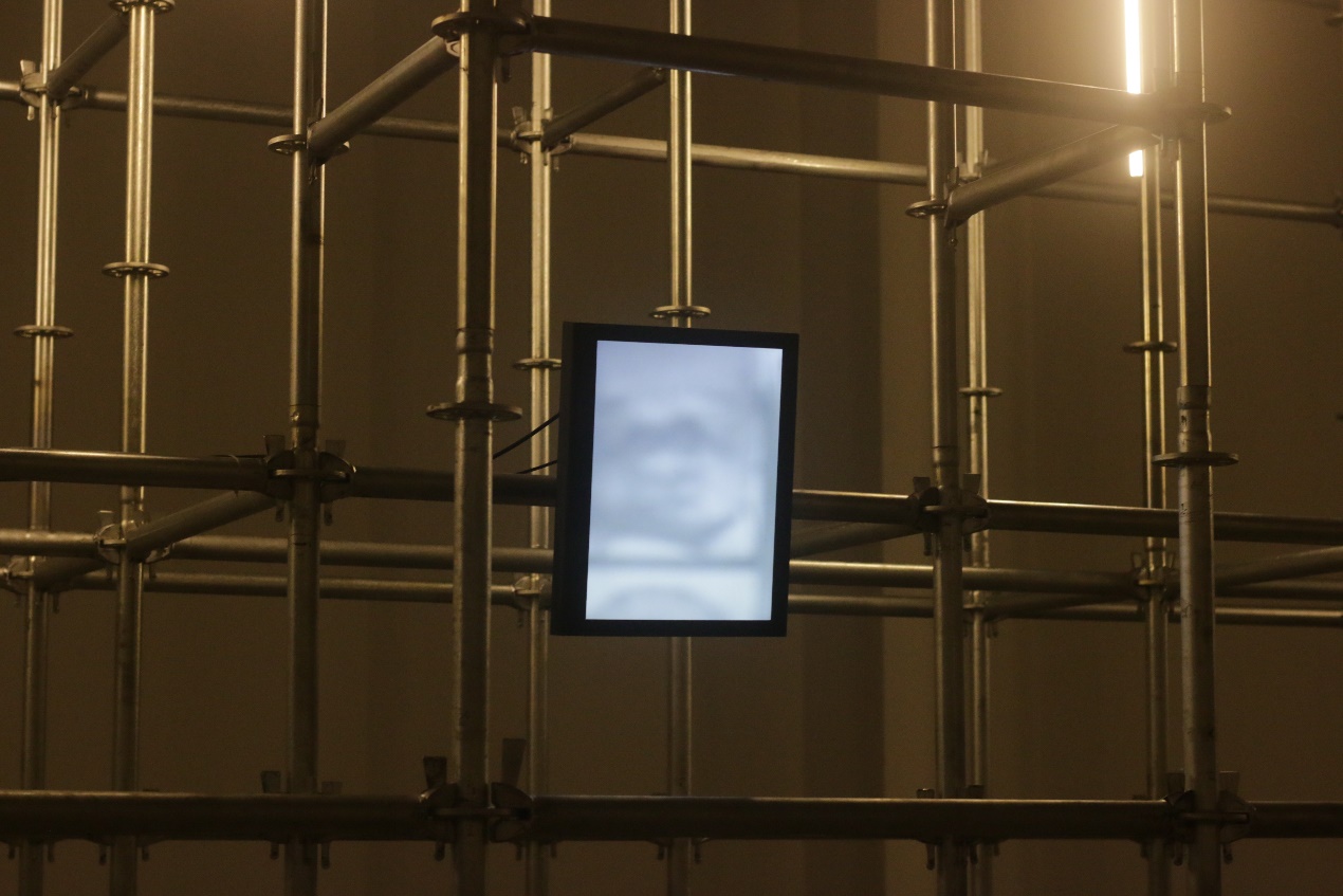 Art，Abstract art，Modernism，Contemporary Art，Marc Newson ，Jet aircraft，vase，flower，Porcelain，originality，Brain hole，Sculpture，Realistic，