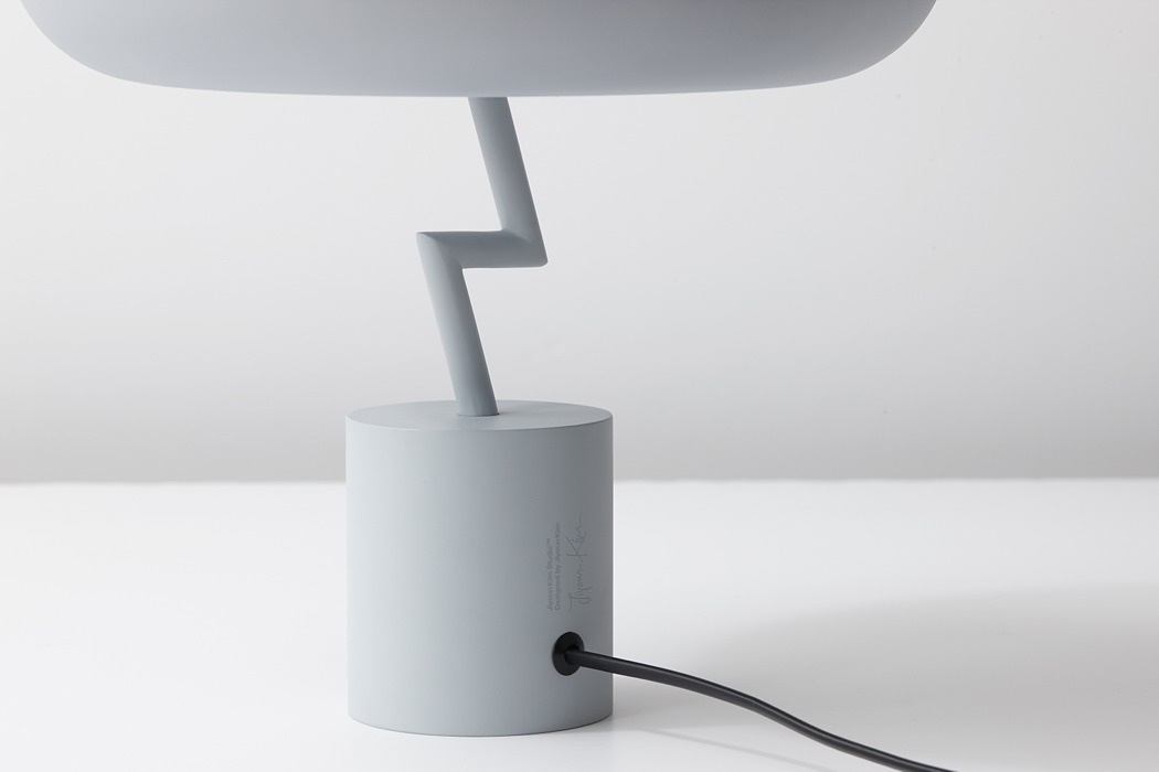 a bolt from the blue，Lamp design，