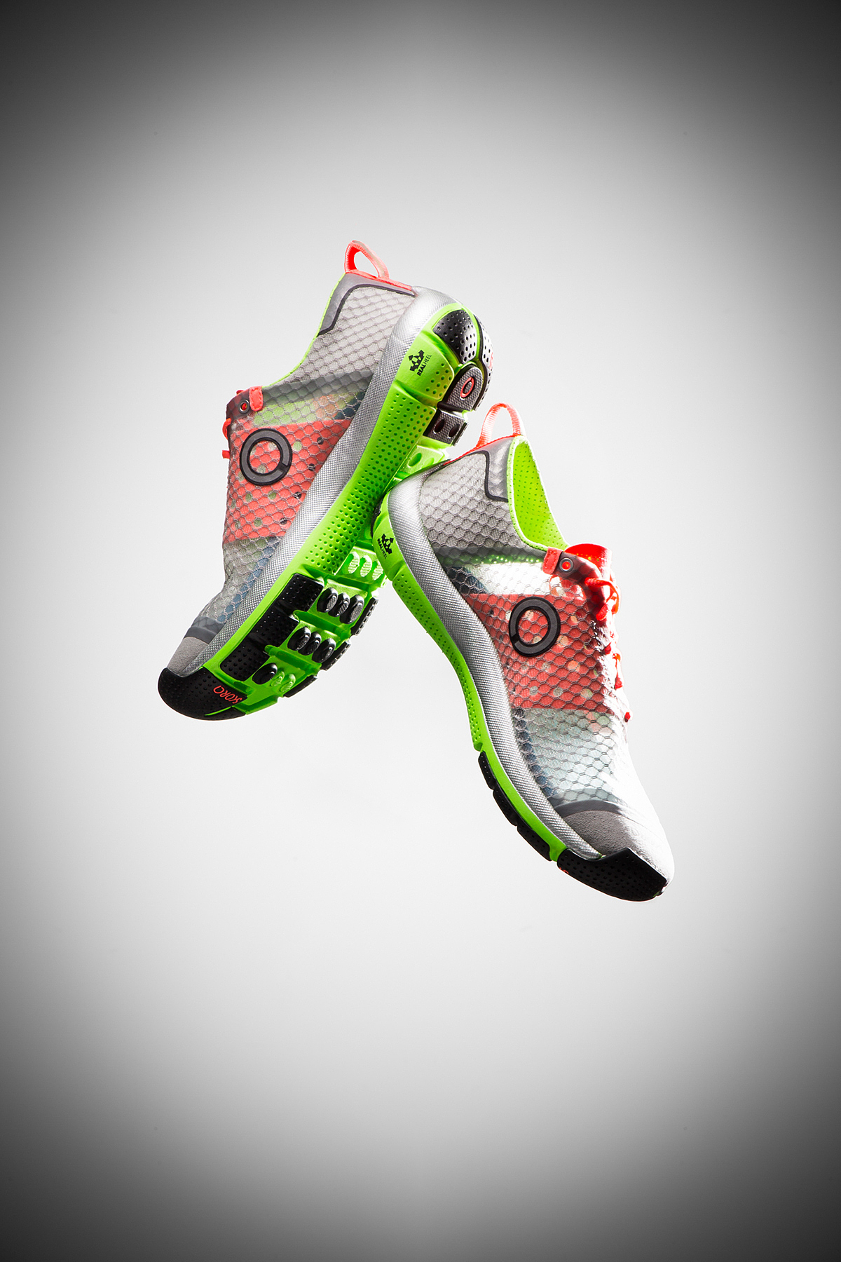 sneakers，SCORA，