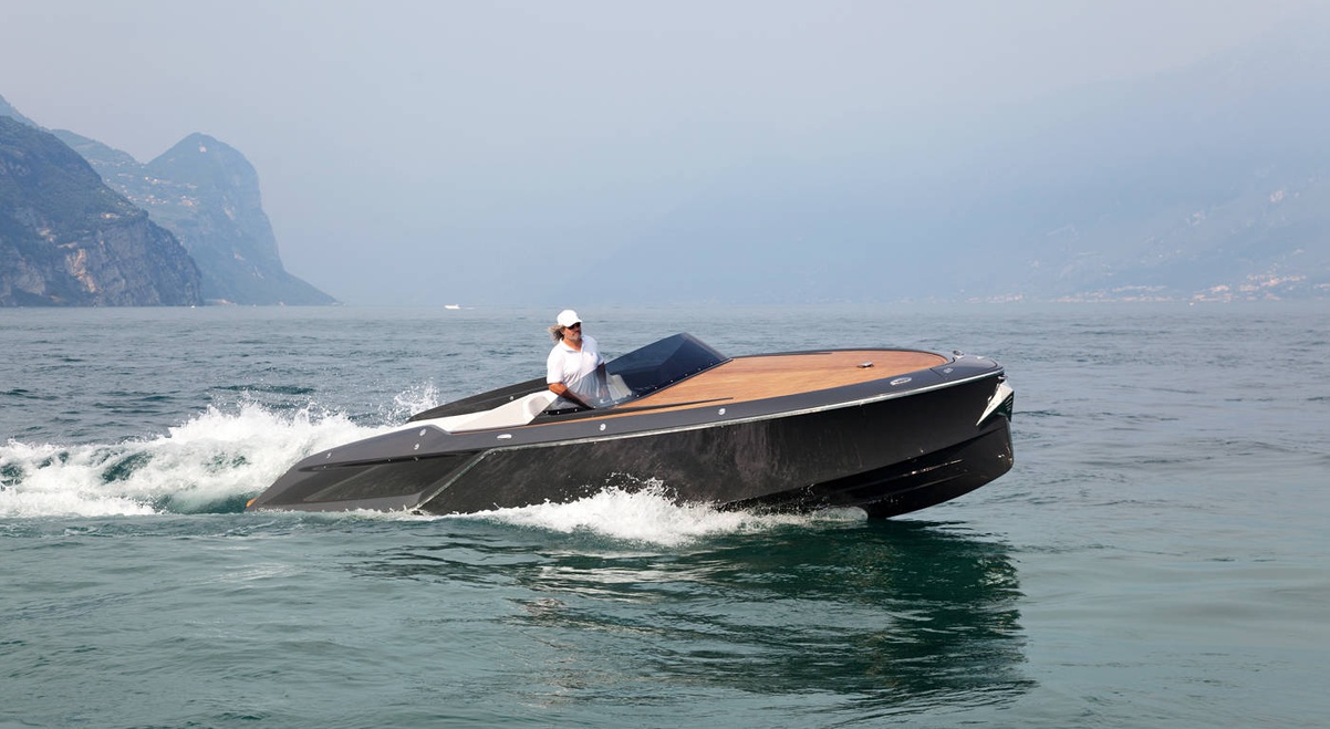 industrial design，outdoor sport，vehicle，yacht，