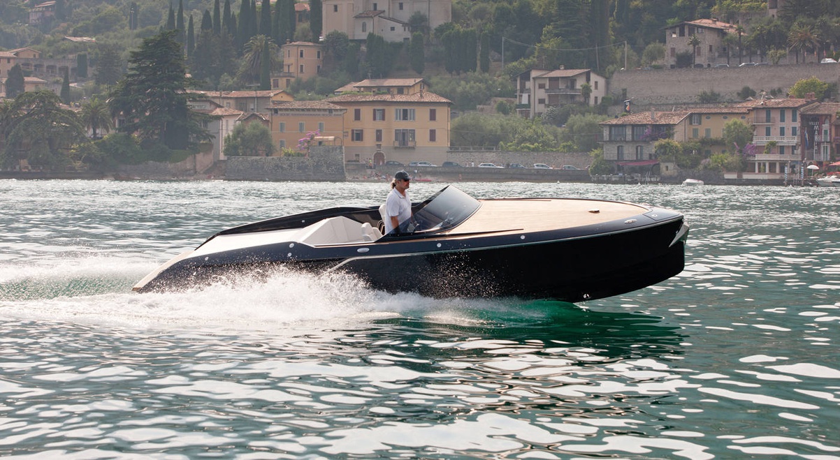 industrial design，outdoor sport，vehicle，yacht，