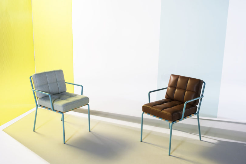 mirror，carpet，sofa，chair，vase，