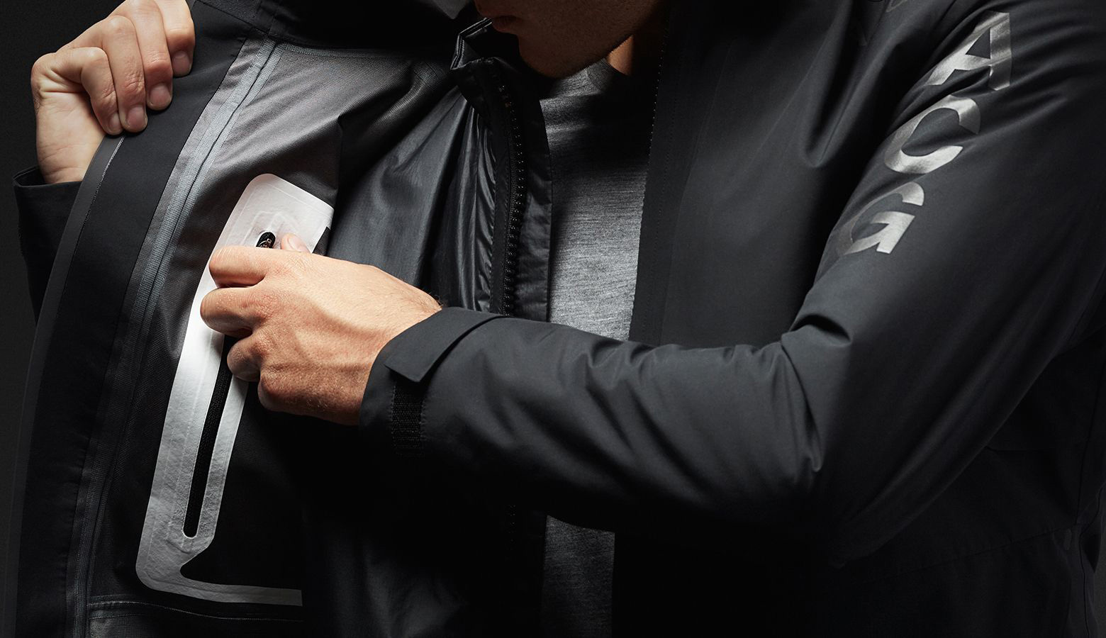 outdoors，motion，fashion，package，clothing，