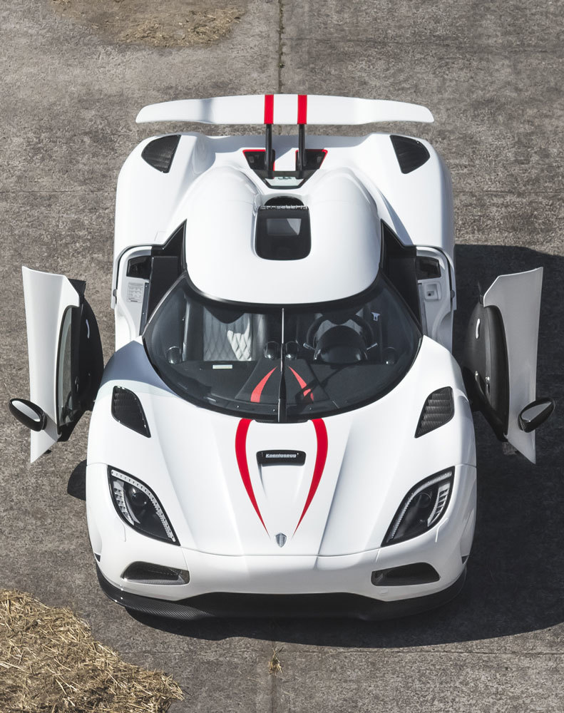 traffic，vehicle，Sports car，details，racing，industrial design，