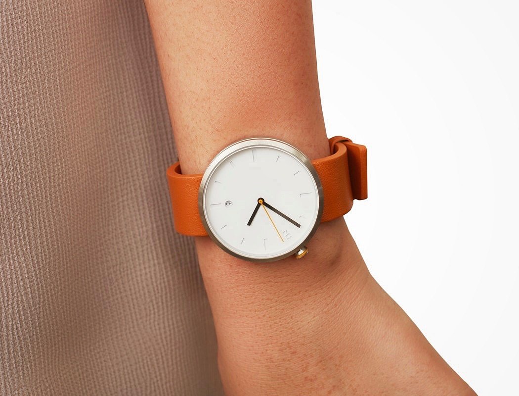 date，brown，black，Wrist watch，