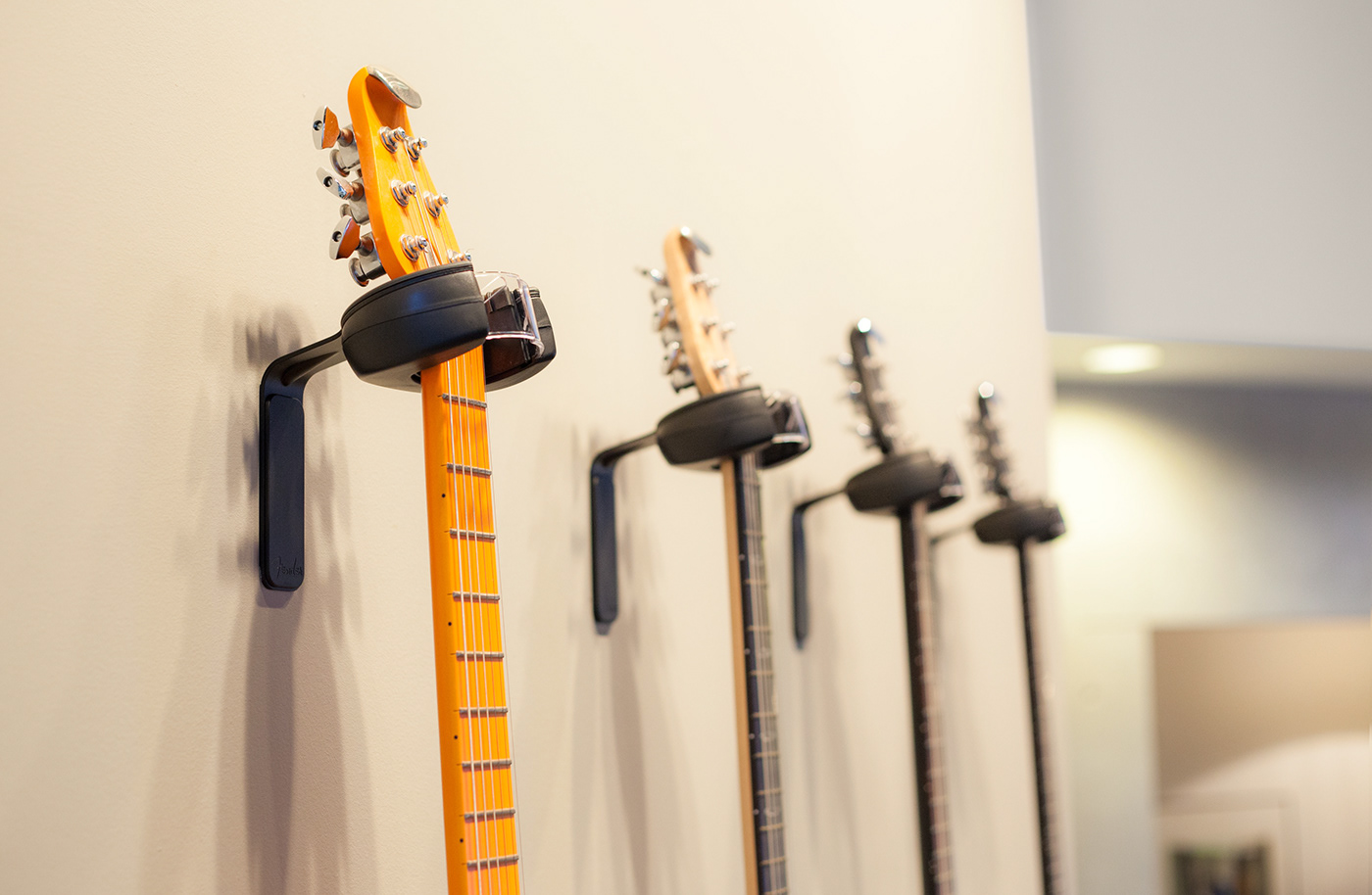 guitar，Shelf，black，