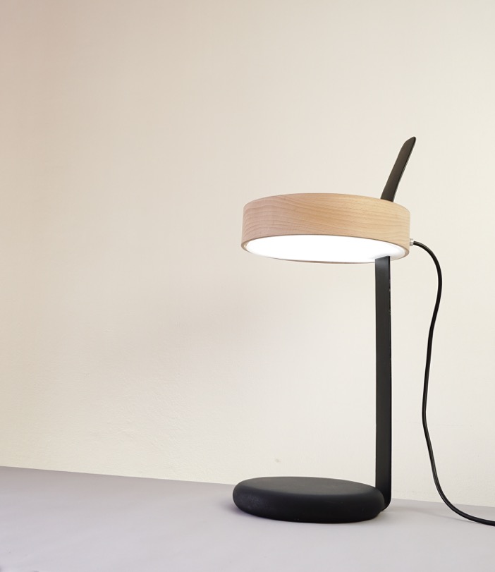 Desk lamp，wooden ，multi-function，