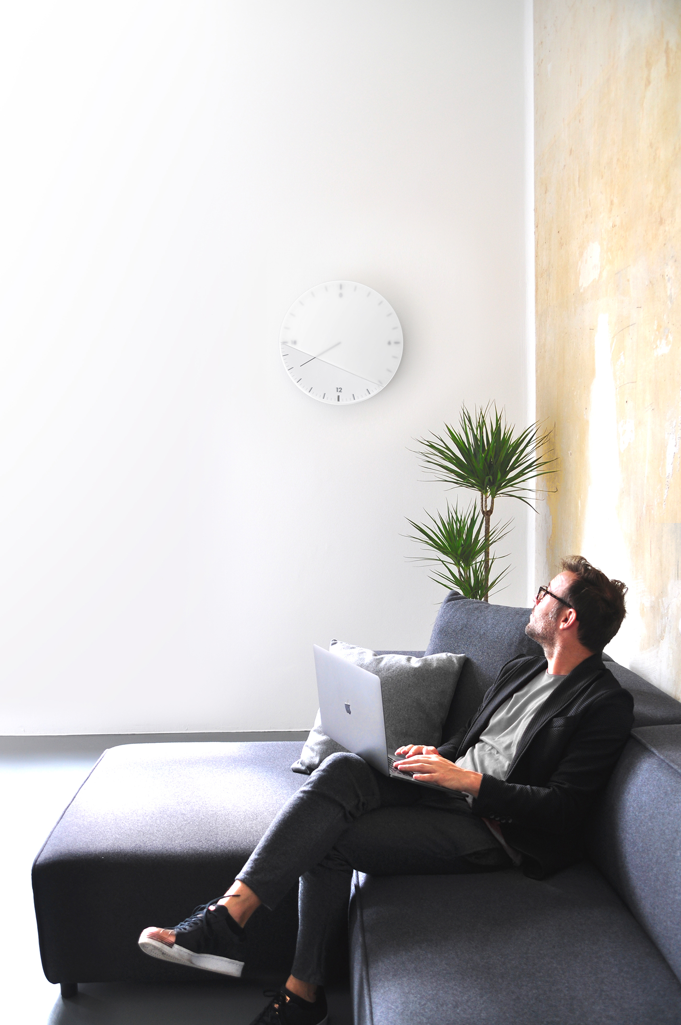 24 hour system，Frosted and transparent，RELAX CLOCK，Clock，