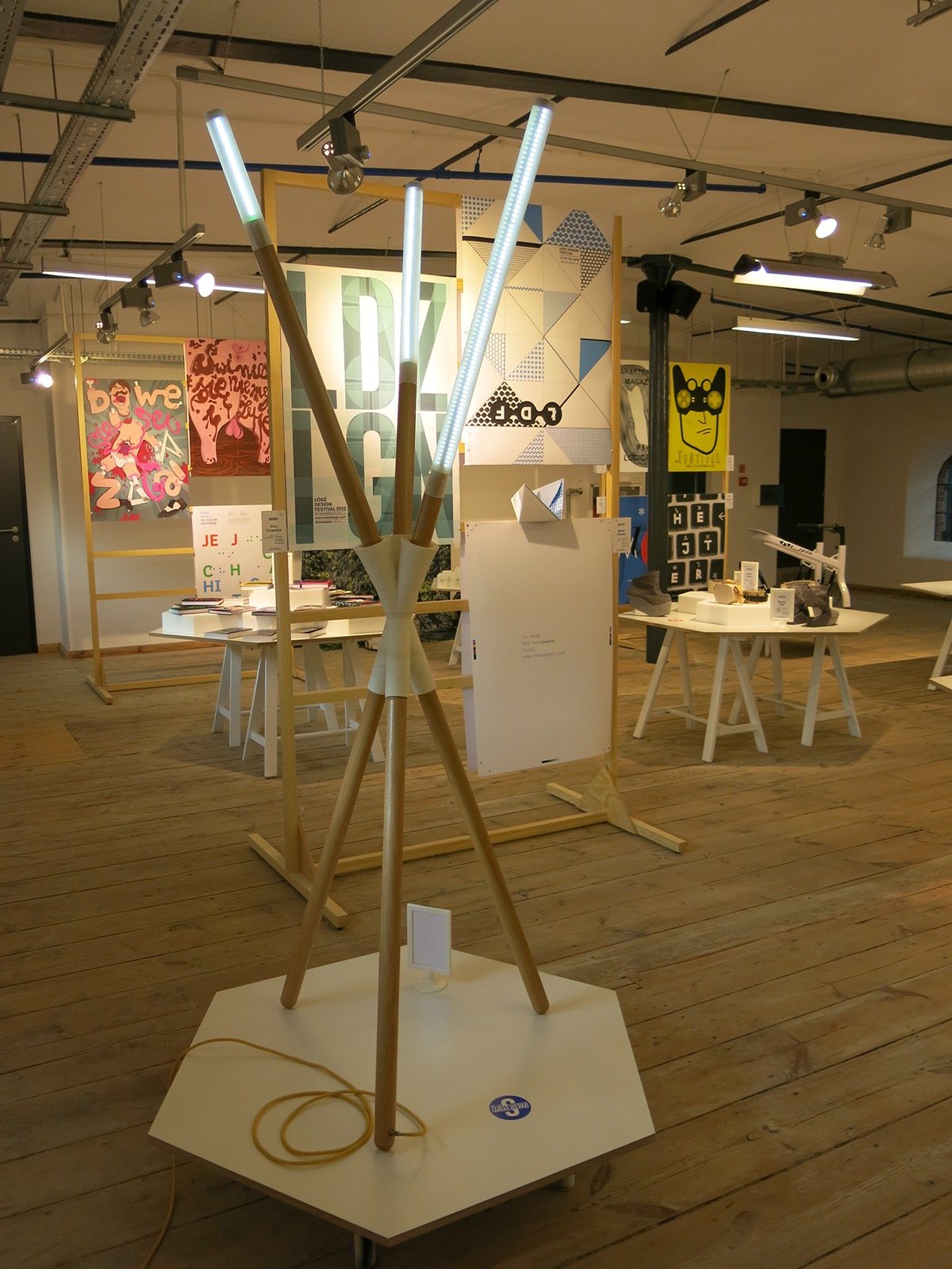 Floor lamp，lamp，Lighting，Home Furnishing，atmosphere，