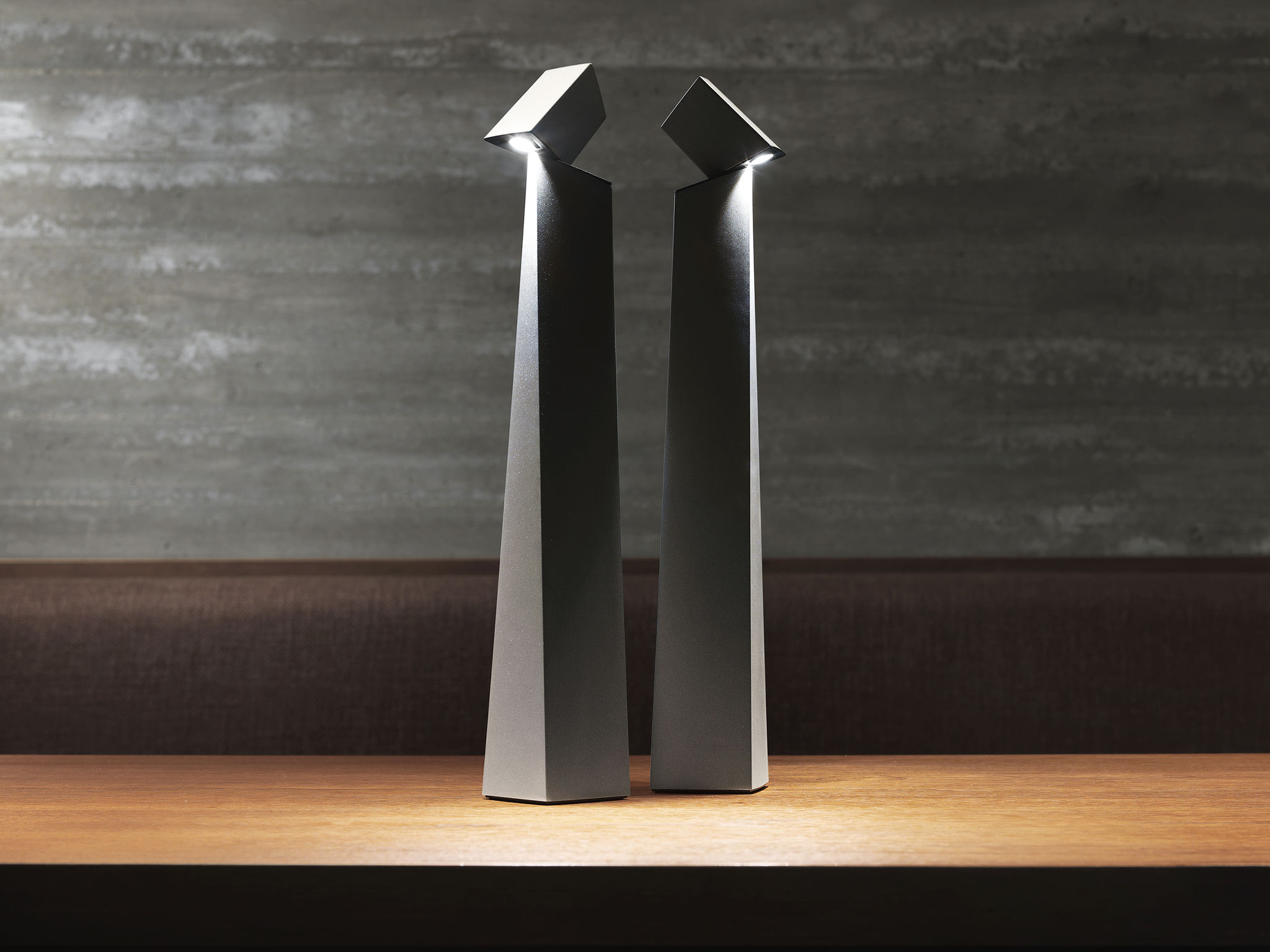 Desk lamp，product design，Back，2018 if Award，