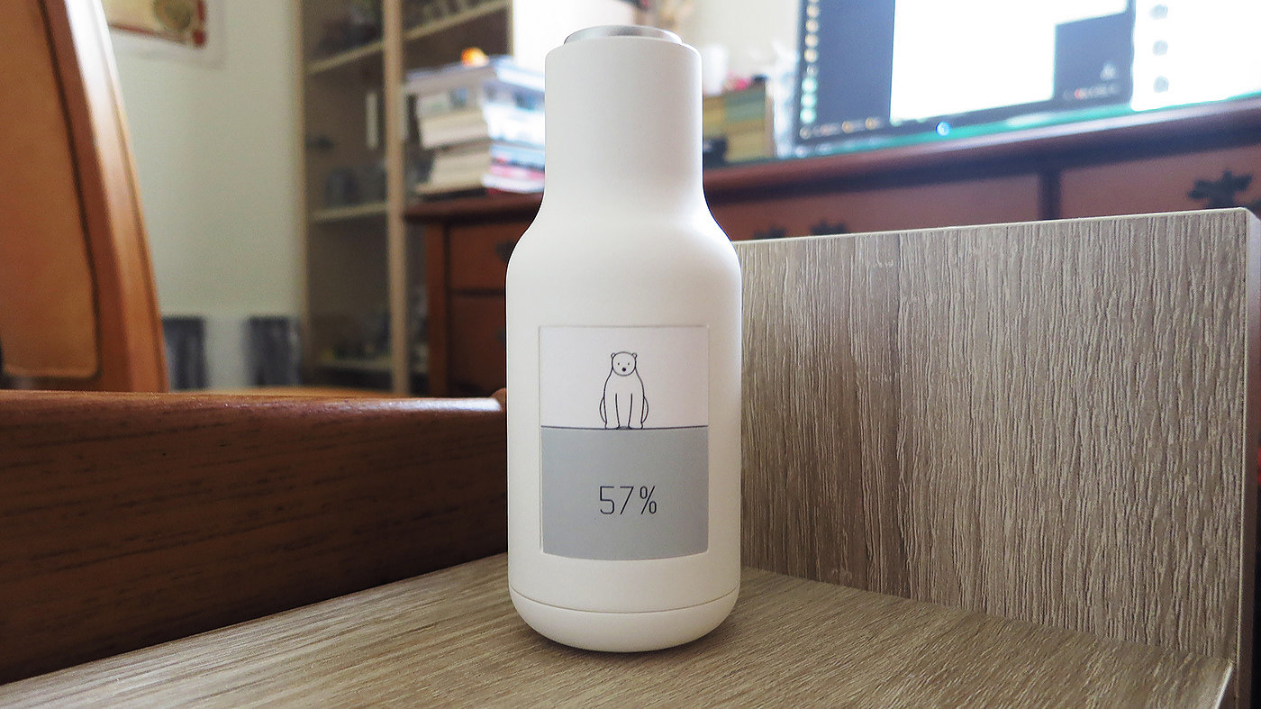 portable battery，Mobile power supply，Polar bear，white，