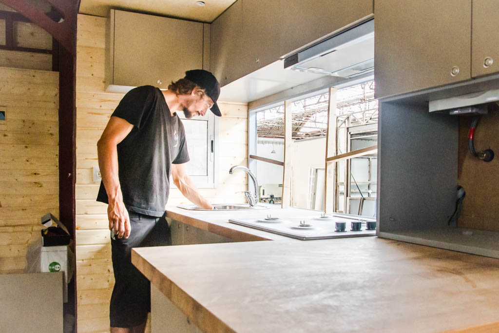 move，hotel，surfing，truck，