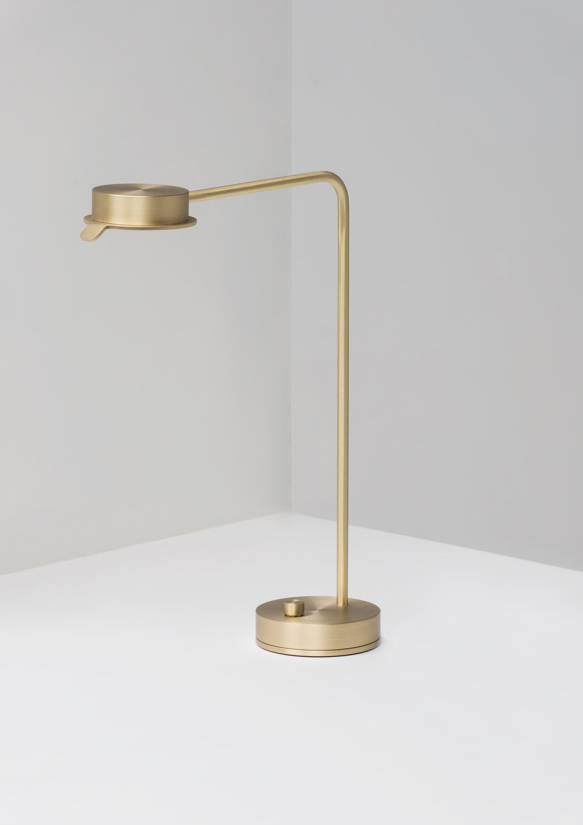 Desk lamp，brass，concise，