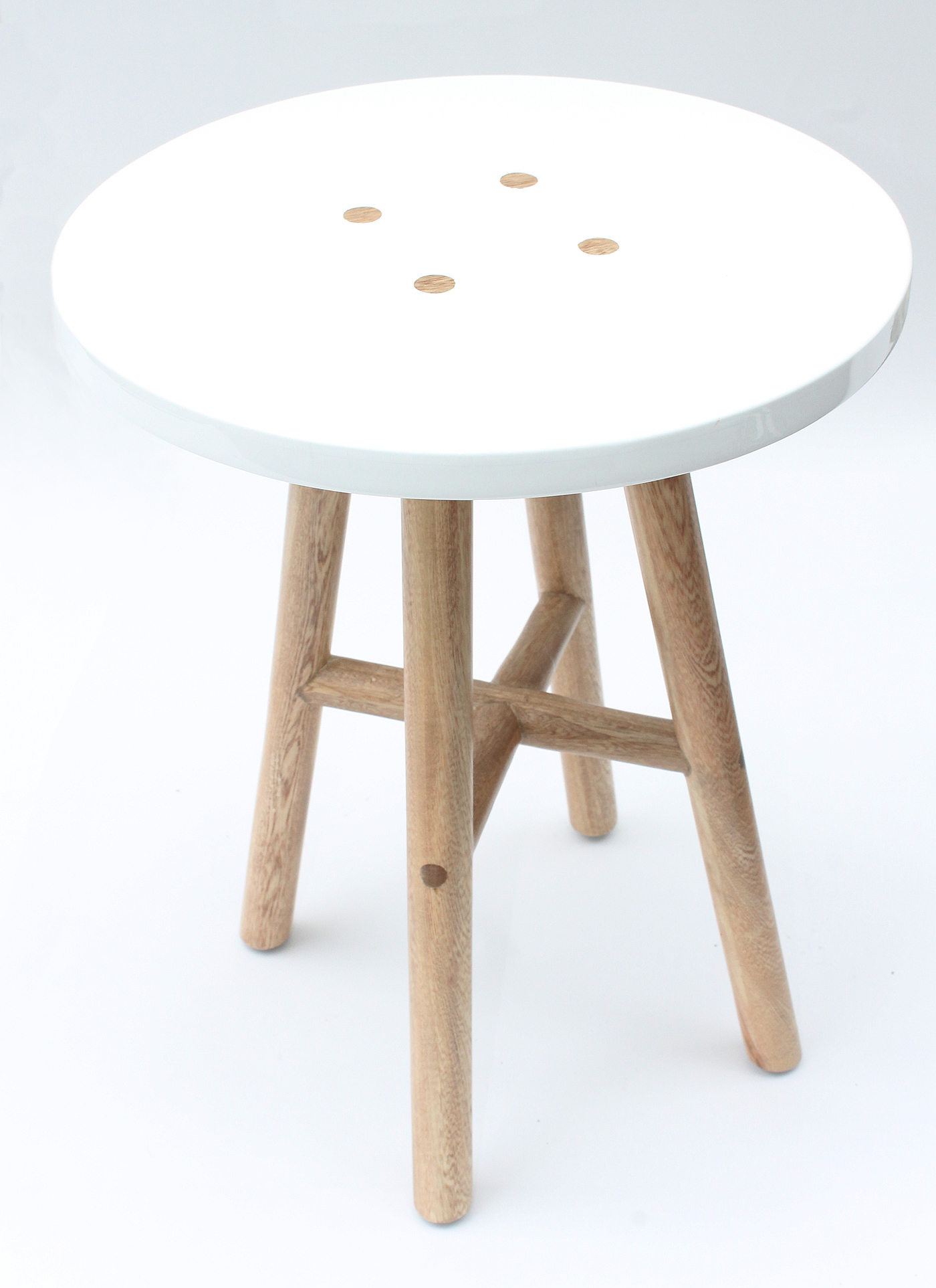 stool，assemble，walk down the stairs，