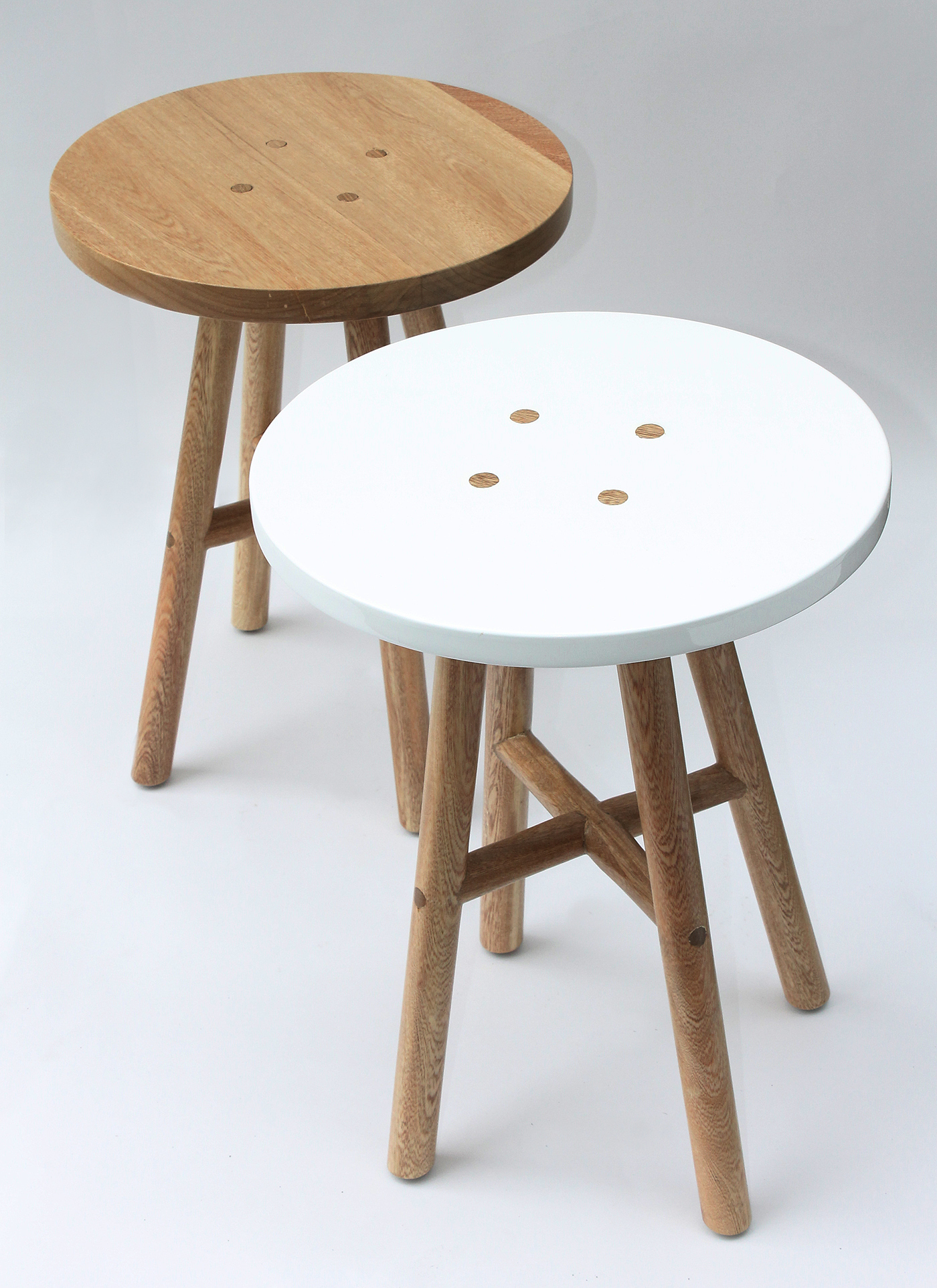 stool，assemble，walk down the stairs，