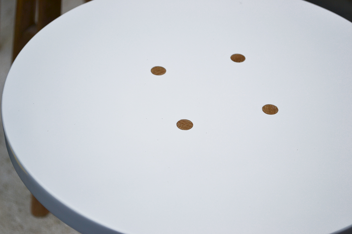 stool，assemble，walk down the stairs，