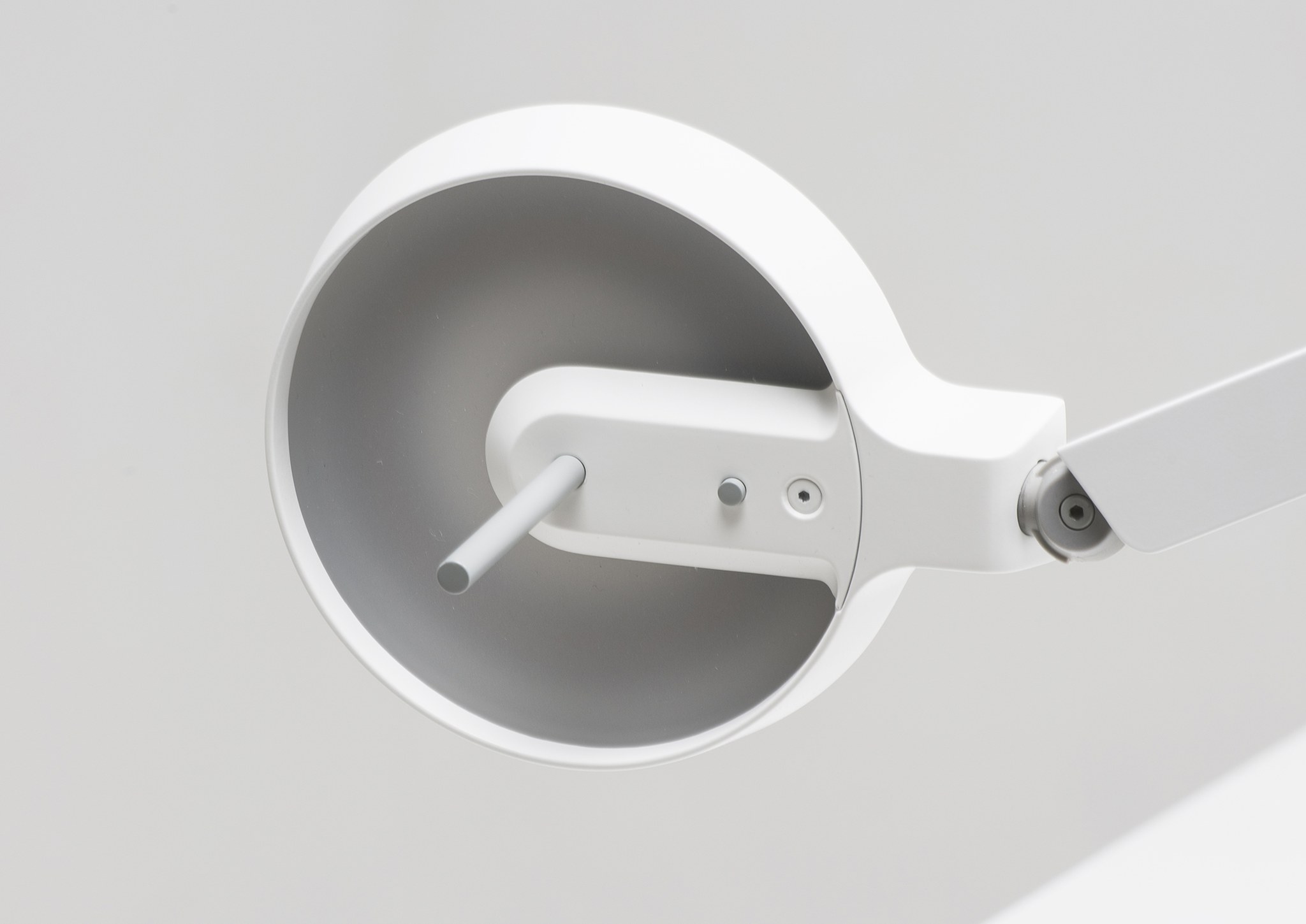 Work light，concise，