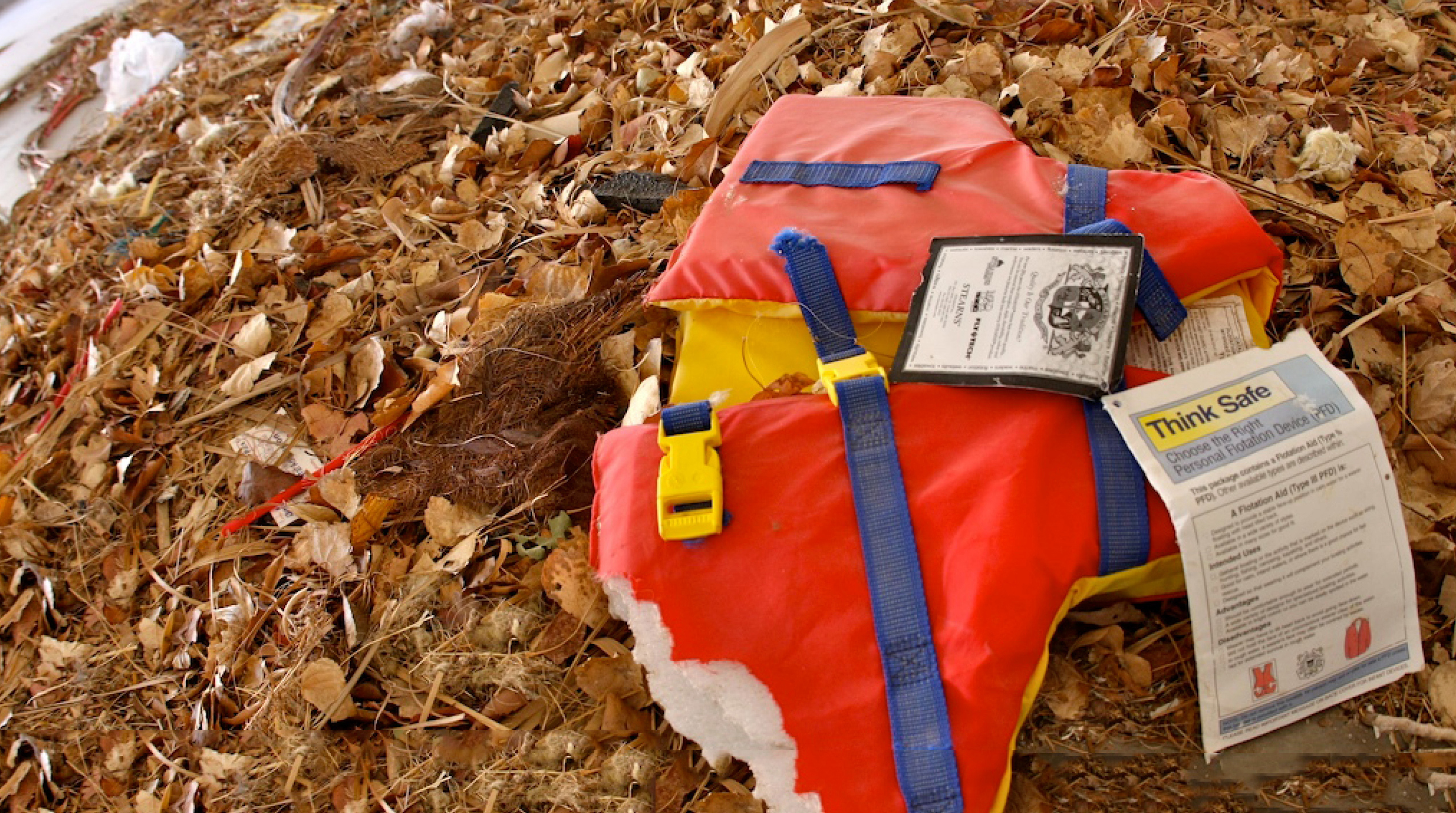 knapsack，Life saving equipment，protective clothing，outdoors，