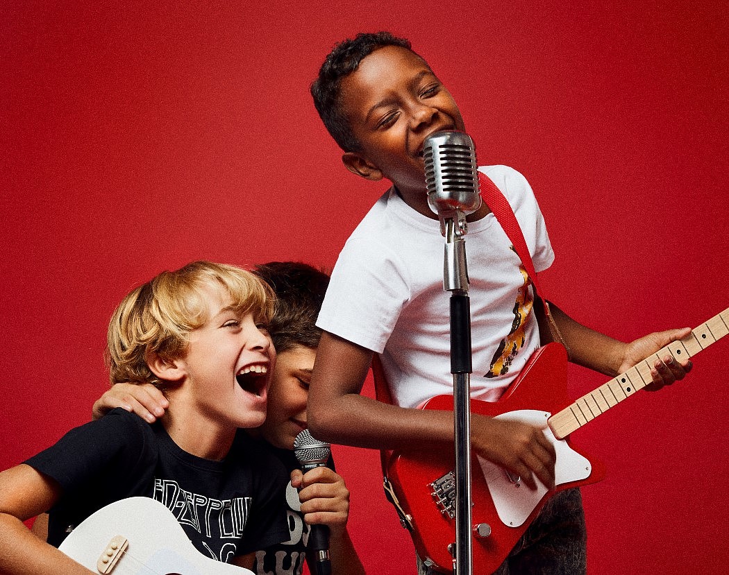 Run，guitar，Mr Joaquín Uribe，children，