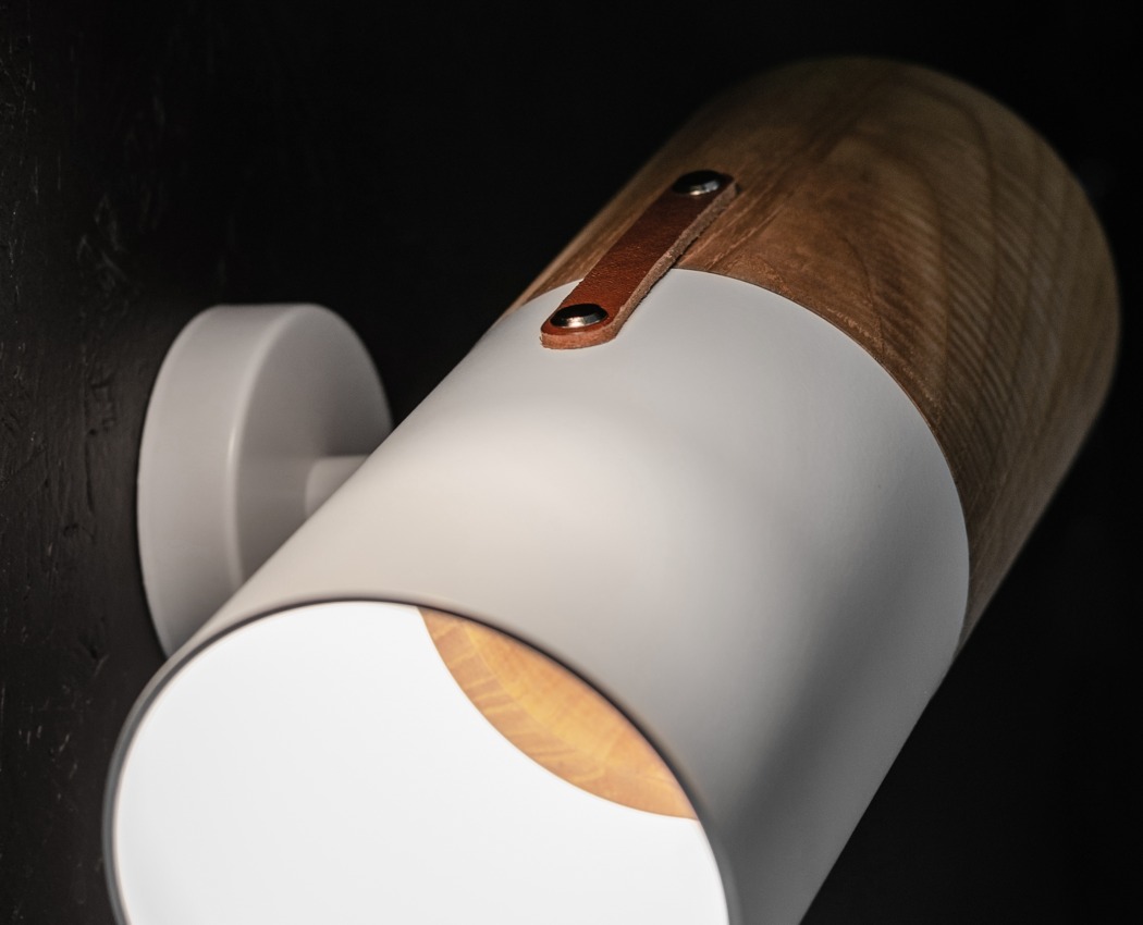 white，a chandelier，