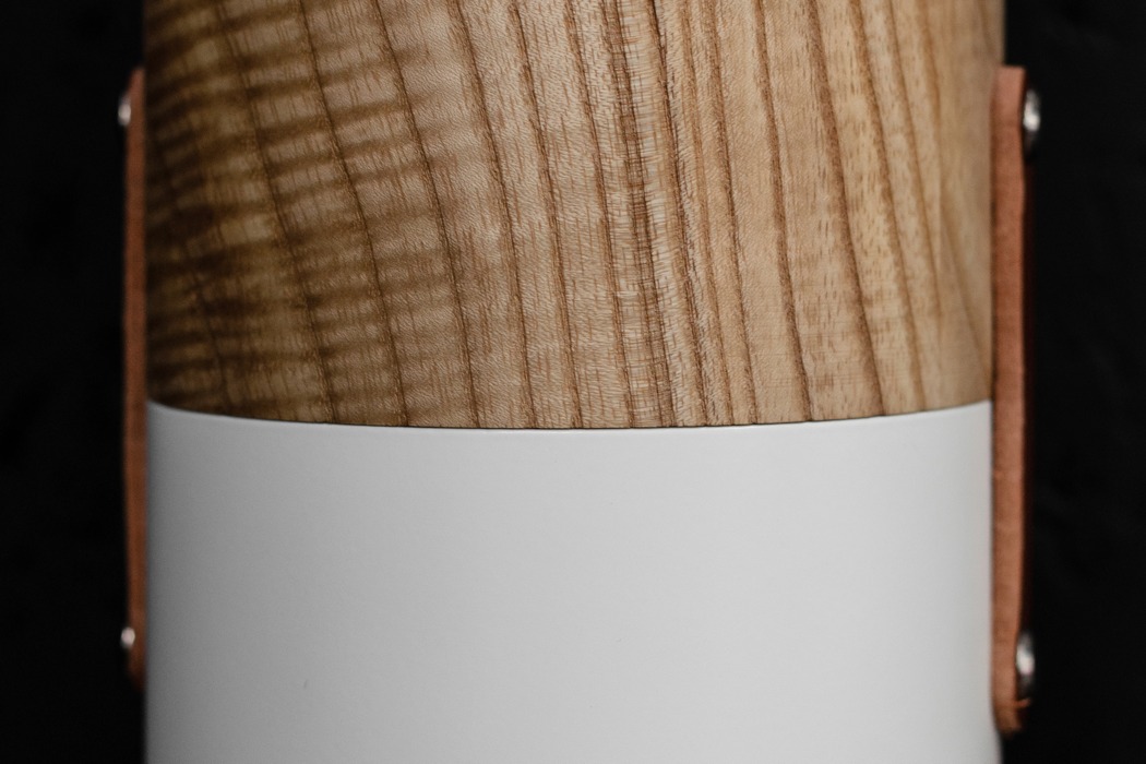 white，a chandelier，