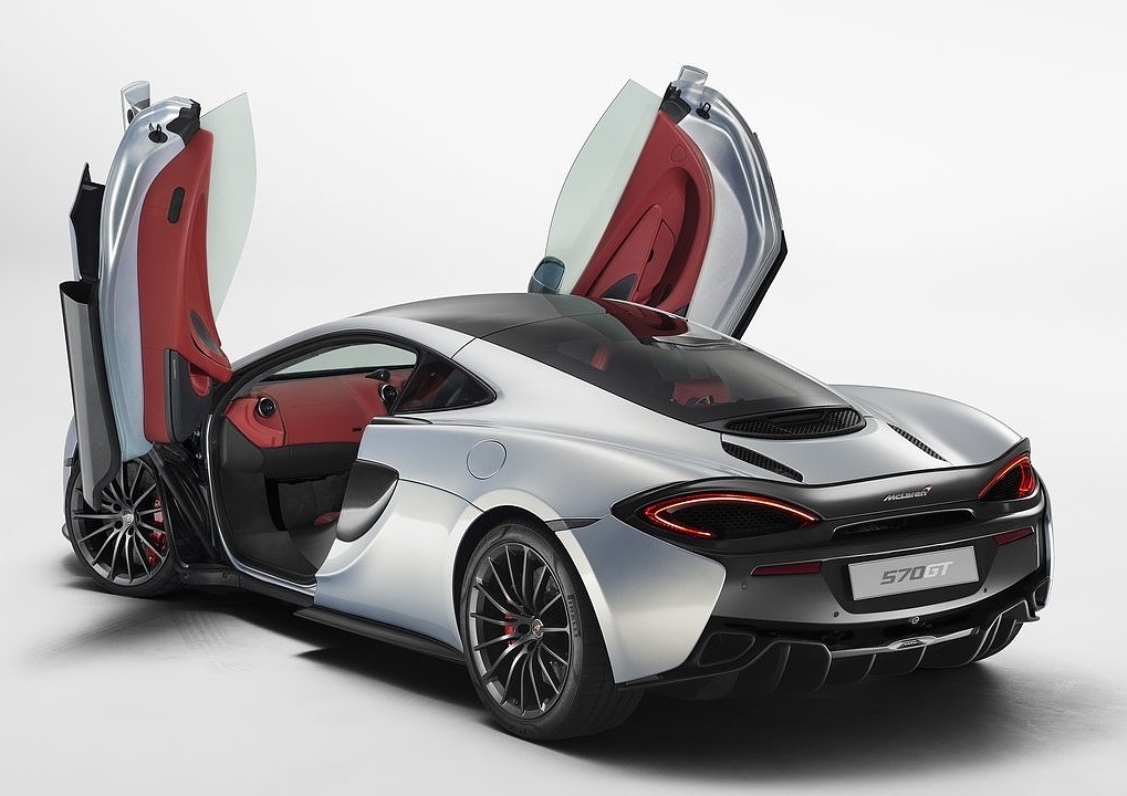 Practical sports car，Deluxe interior，Long distance comfort，Low noise，Smooth operation，
