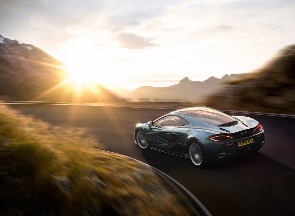 Practical sports car，Deluxe interior，Long distance comfort，Low noise，Smooth operation，