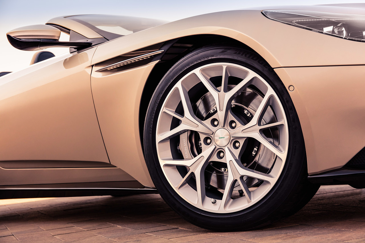 Luxury car，Super run，DB11，Aston Martin，