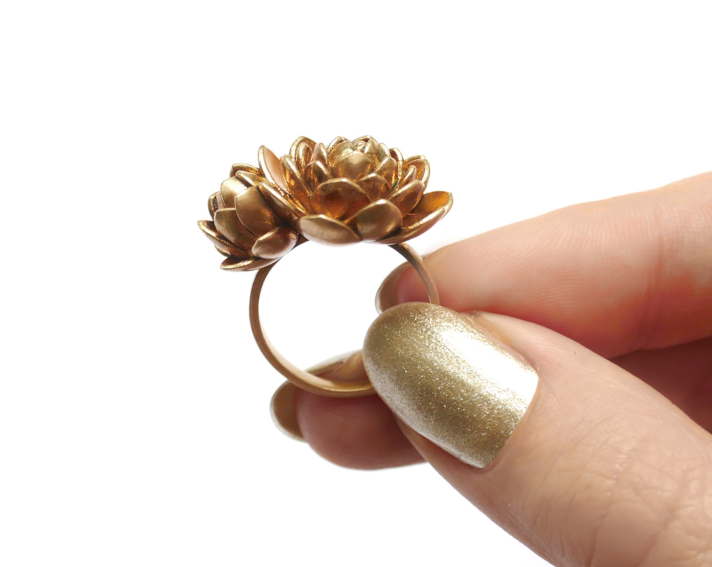 female sex，golden，ornaments，jewelry，Ring，Jewellery，