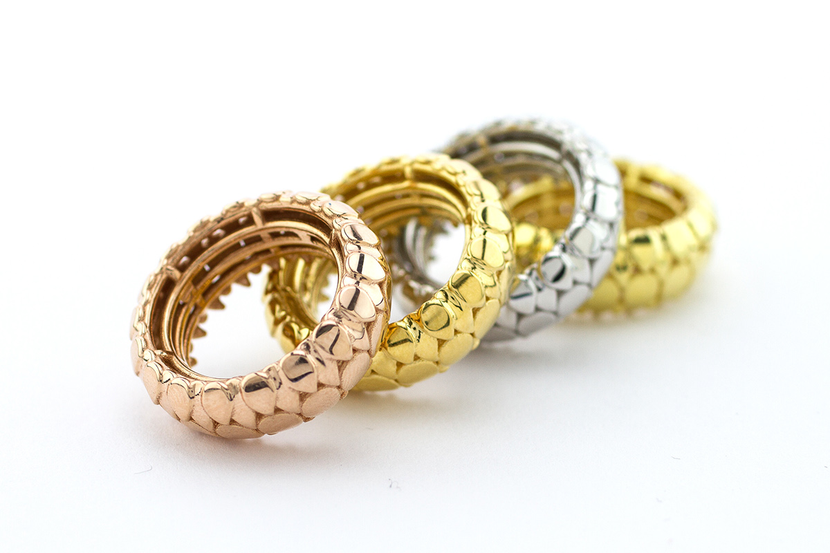 female sex，golden，ornaments，jewelry，Ring，Jewellery，