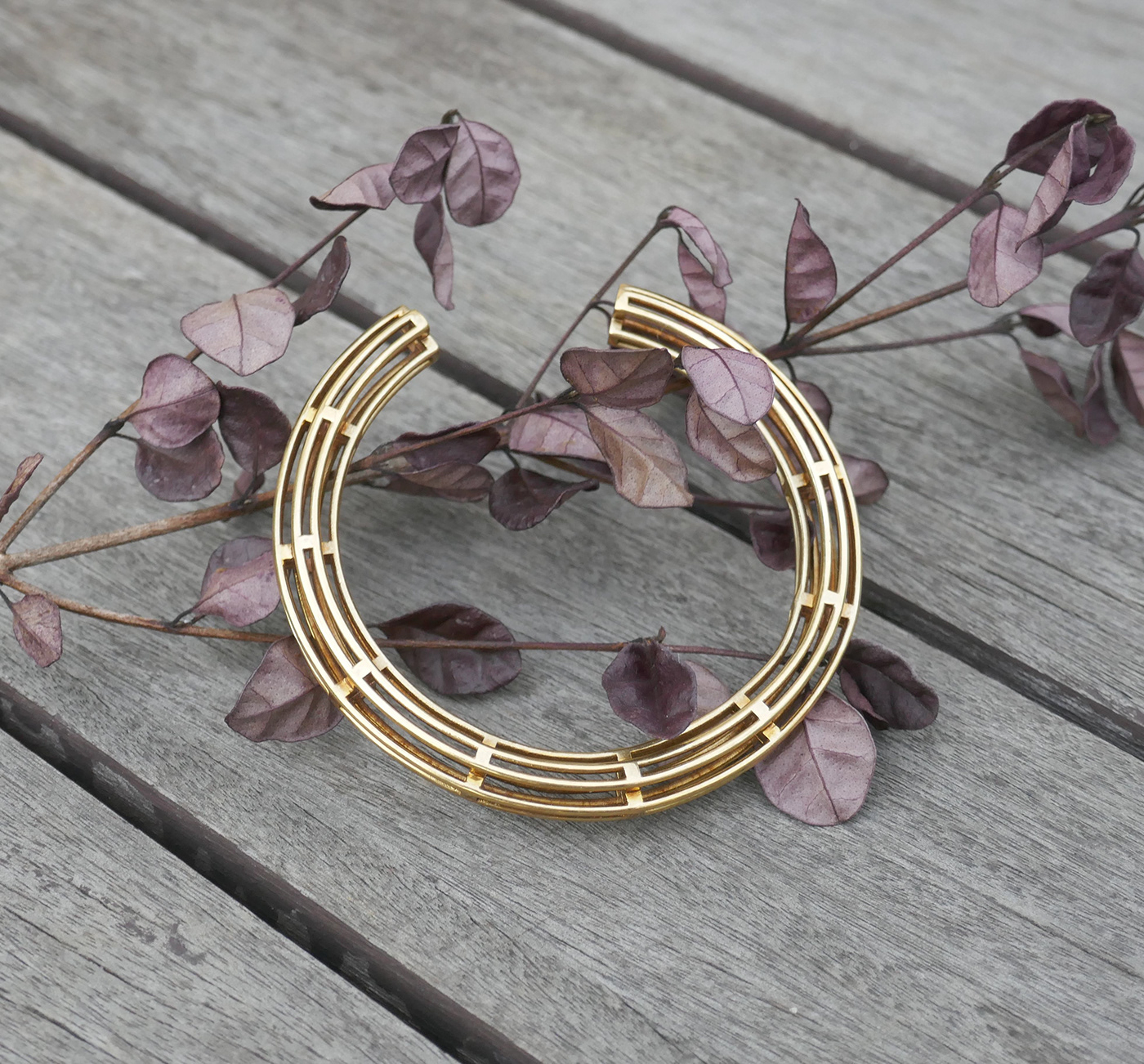 female sex，golden，ornaments，jewelry，Ring，Jewellery，