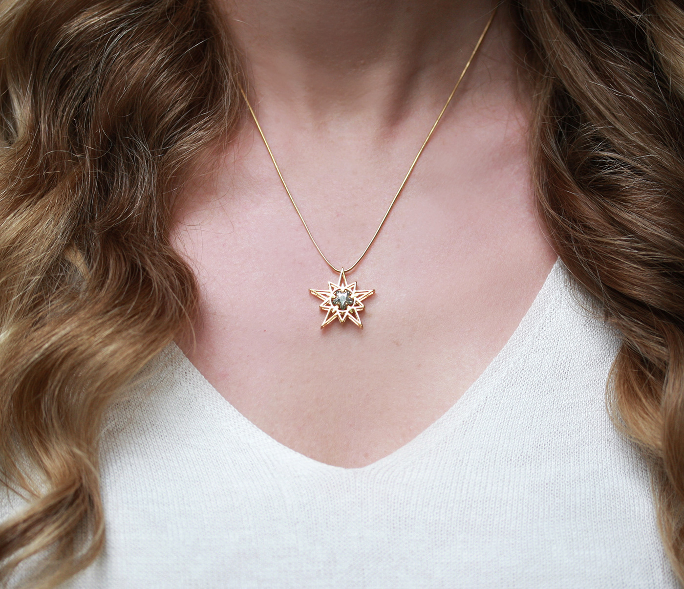 female sex，golden，ornaments，jewelry，Ring，Jewellery，