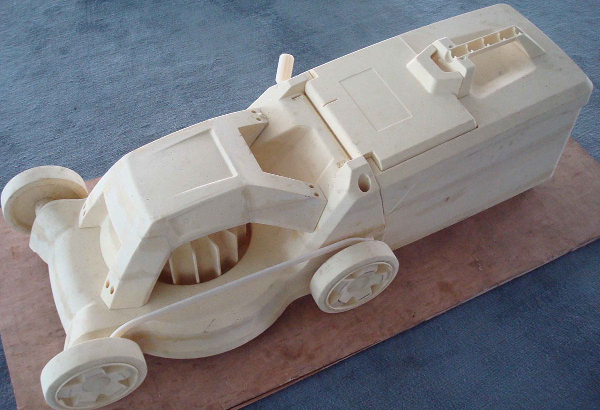 gules，tool，white，lawn mower，