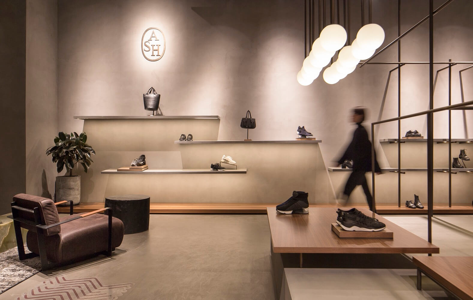 lighting，Scaffolding，Bamboo bionics，Simplicity，fashion，clothes，shoes，exclusive shop，couture，latest fashion，