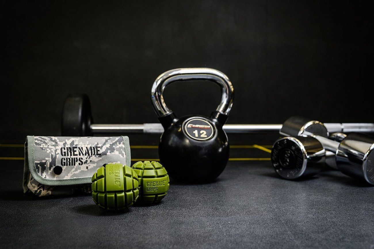 product design，Fitness equipment，dumbbell，Grenade Grips，