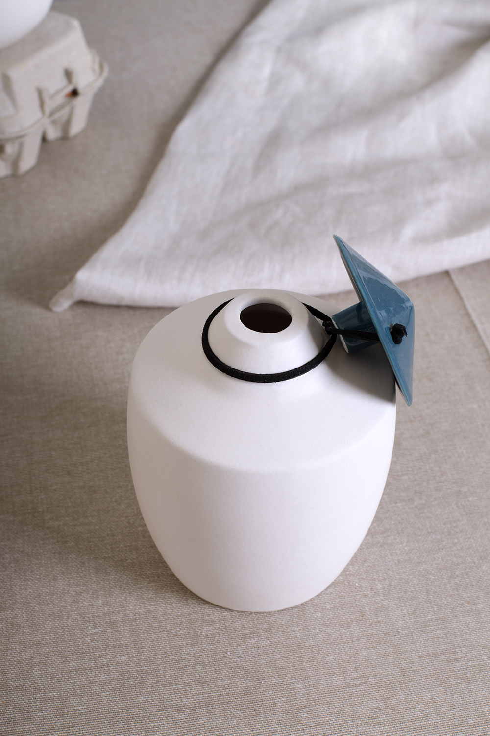 vase，ceramics，white，