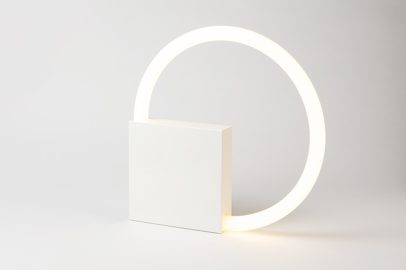 Circle lamp，Desk lamp，furniture，product design，