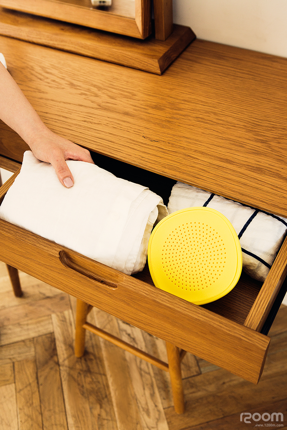 Household dehumidifier，Plastic，concise，