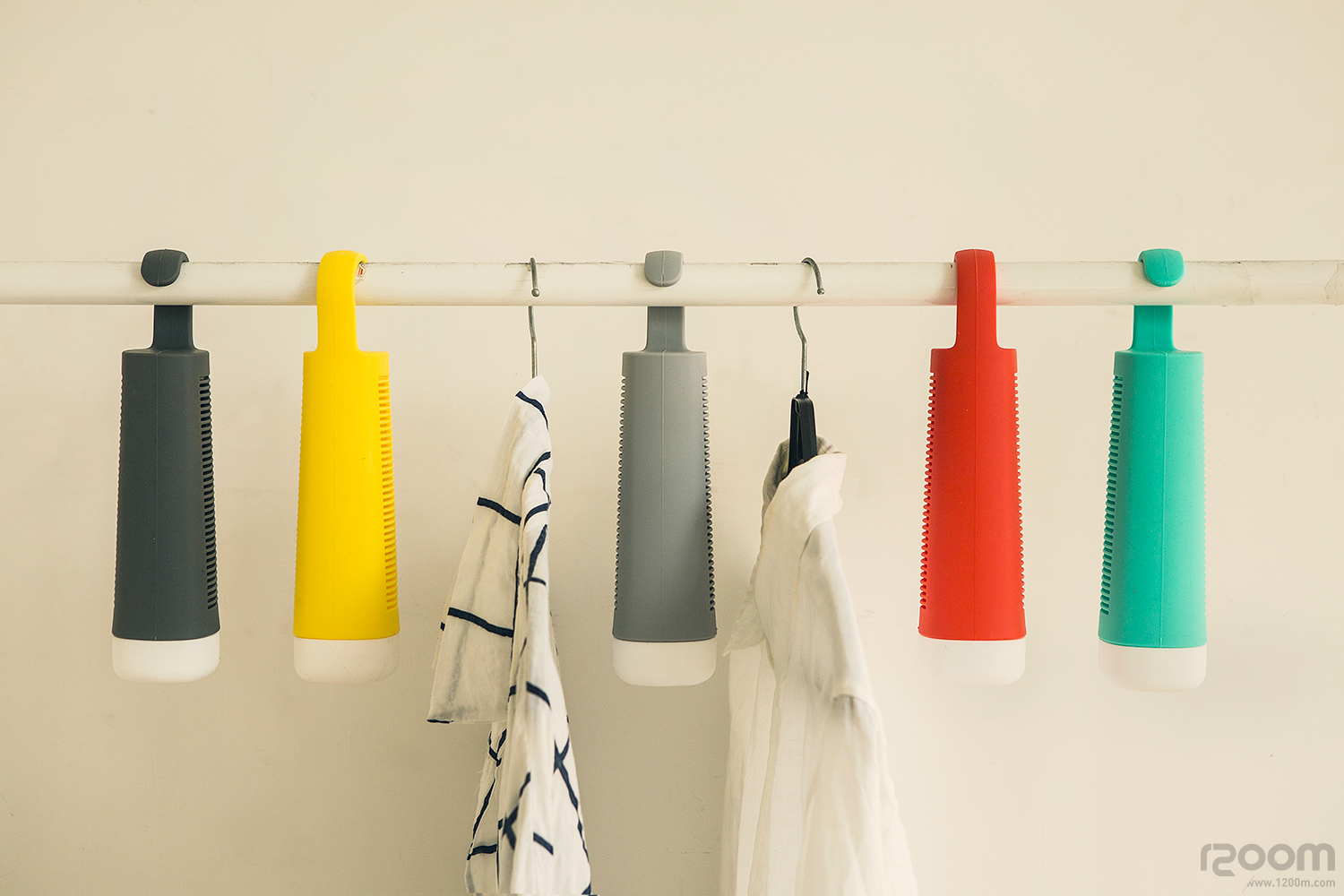 two thousand and fifteen，red dot，Water bottle dehumidifier，