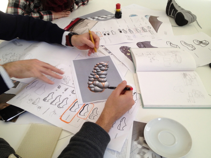 industrial design，Shoe design，Ergonomics，wear，outdoors，motion，