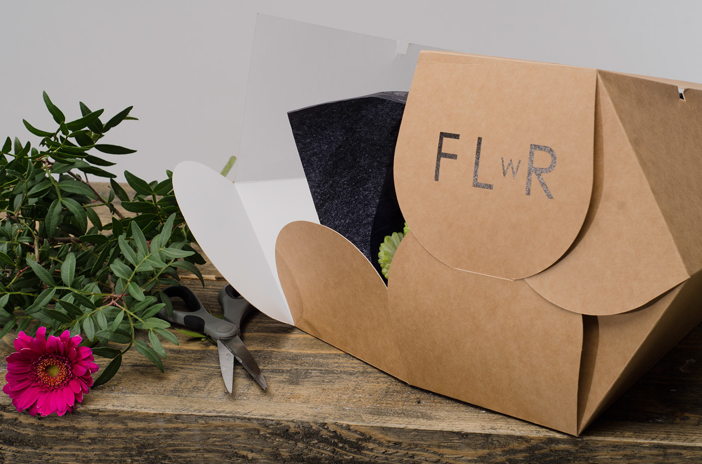 Paper packaging，Portable，Pay attention to beauty，High cost performance，simple，